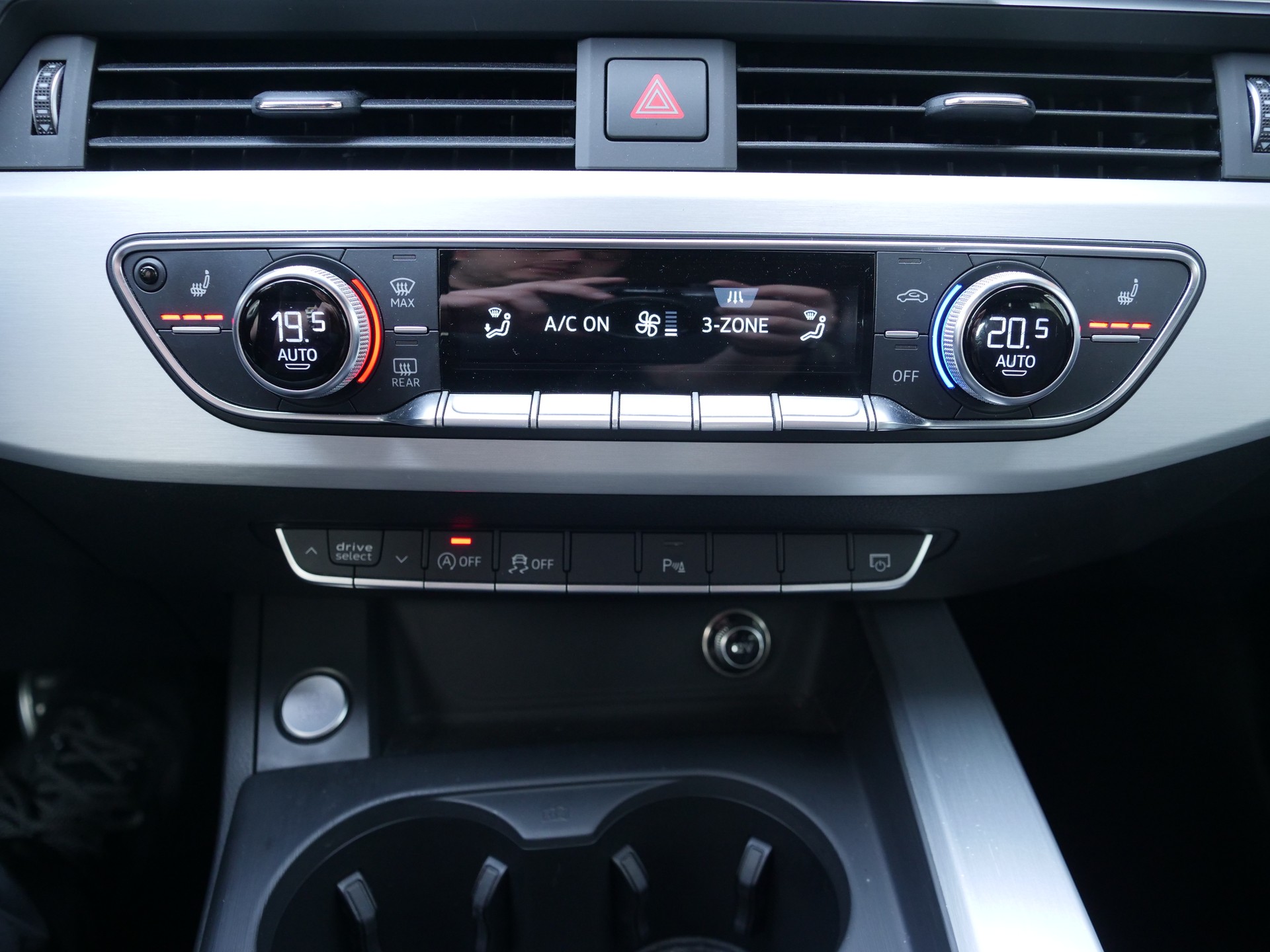 AUDI A4 Avant 2.0 TDI S-Line Quattro S-Tronic-image-18