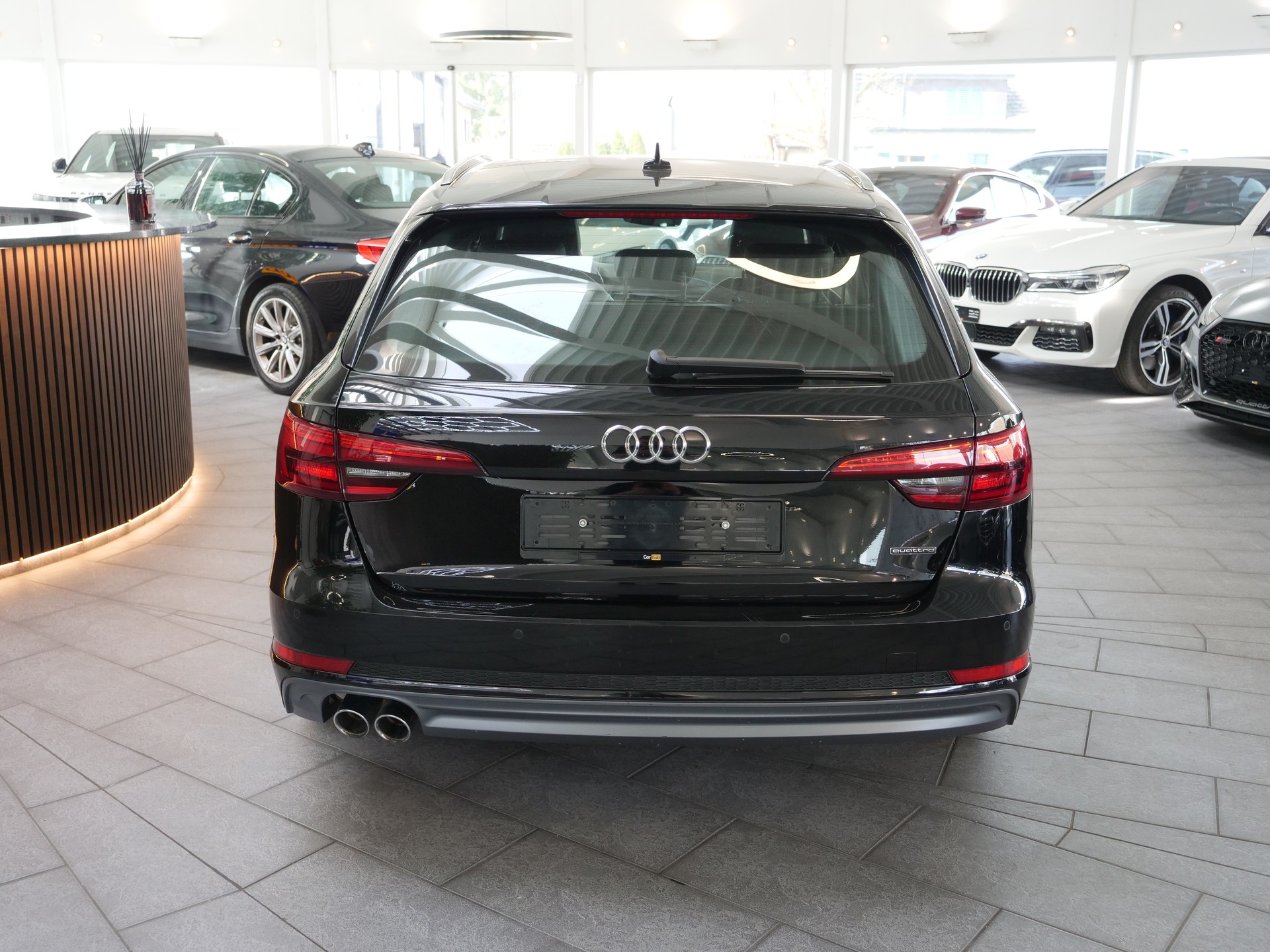 AUDI A4 Avant 2.0 TDI S-Line Quattro S-Tronic-image-5