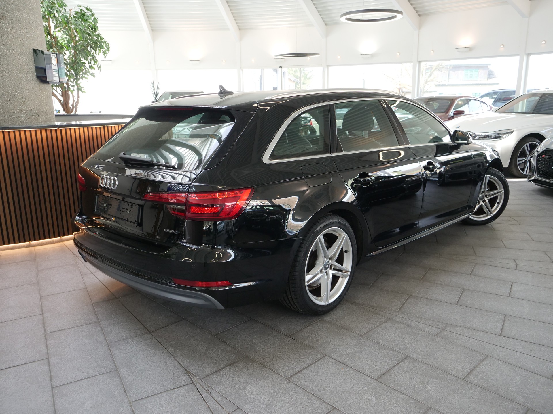 AUDI A4 Avant 2.0 TDI S-Line Quattro S-Tronic-showroom-element-1