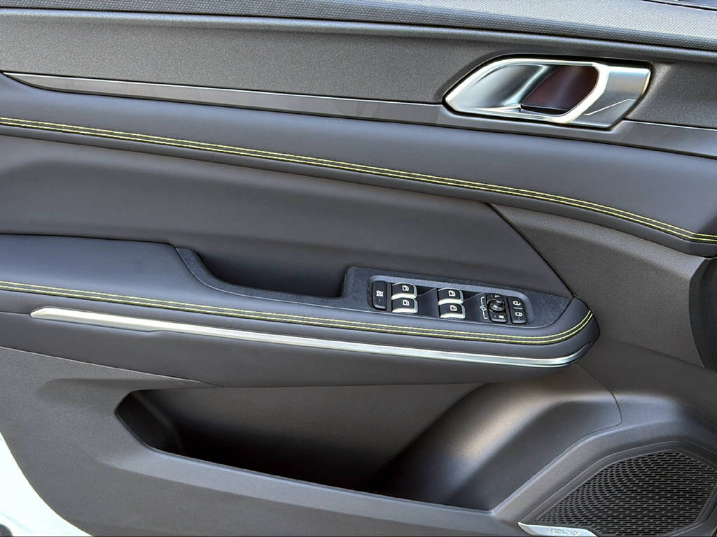 LYNK & CO 01 1.5 PHEV More-image-18