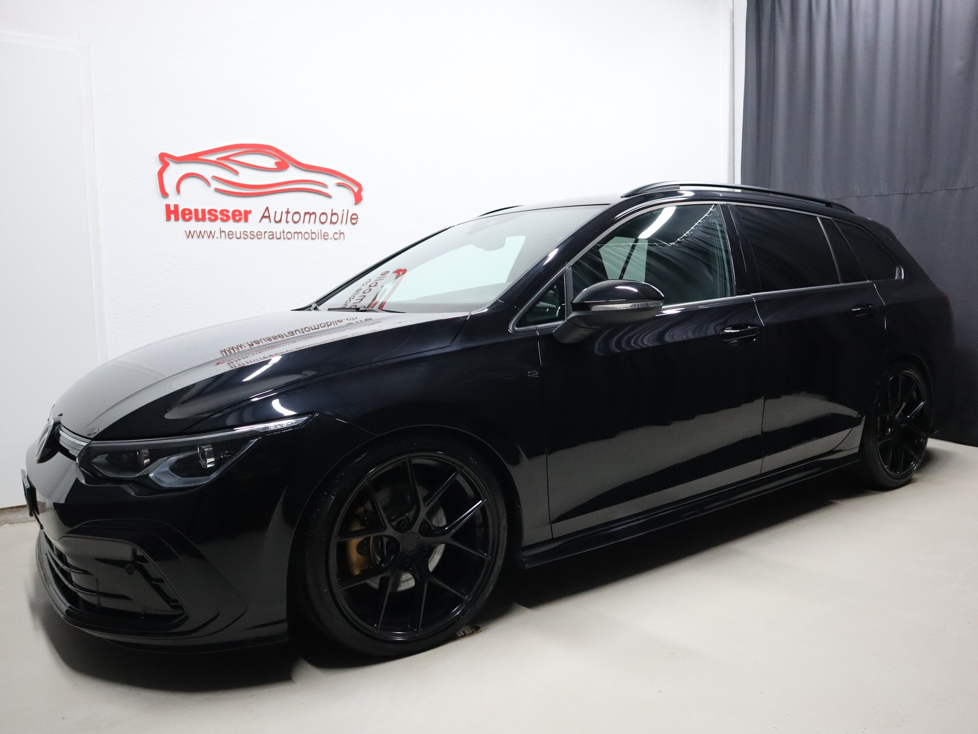 VW Golf Variant 2.0 TDI R-Line DSG - Black Style - IQ Light - Navi - Leder/Alcantara - Sportsitze - Ambiente - 150 PS-showroom-element-1
