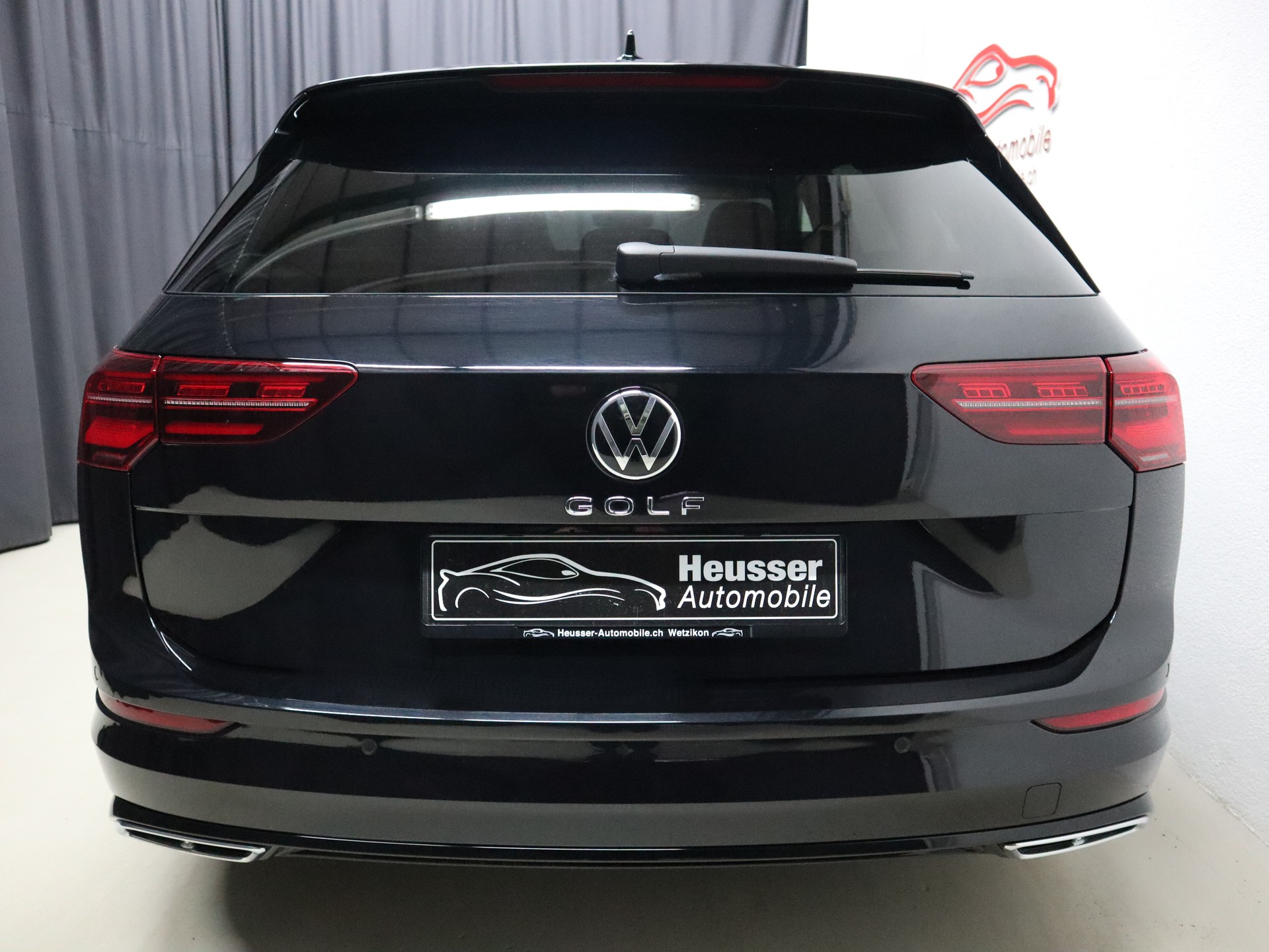 VW Golf Variant 2.0 TDI R-Line DSG - Black Style - IQ Light - Navi - Leder/Alcantara - Sportsitze - Ambiente - 150 PS-image-5