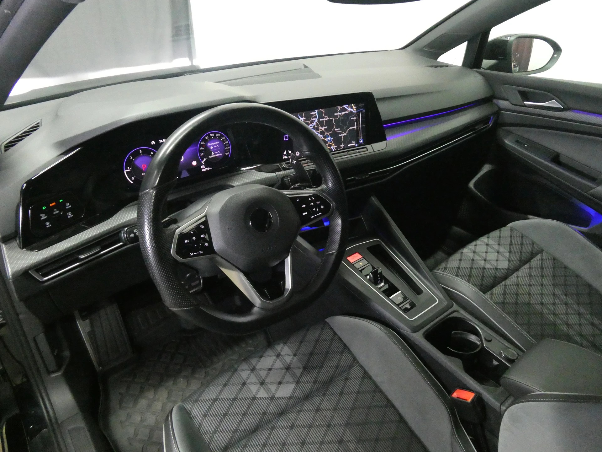 VW Golf Variant 2.0 TDI R-Line DSG - Black Style - IQ Light - Navi - Leder/Alcantara - Sportsitze - Ambiente - 150 PS-image-8