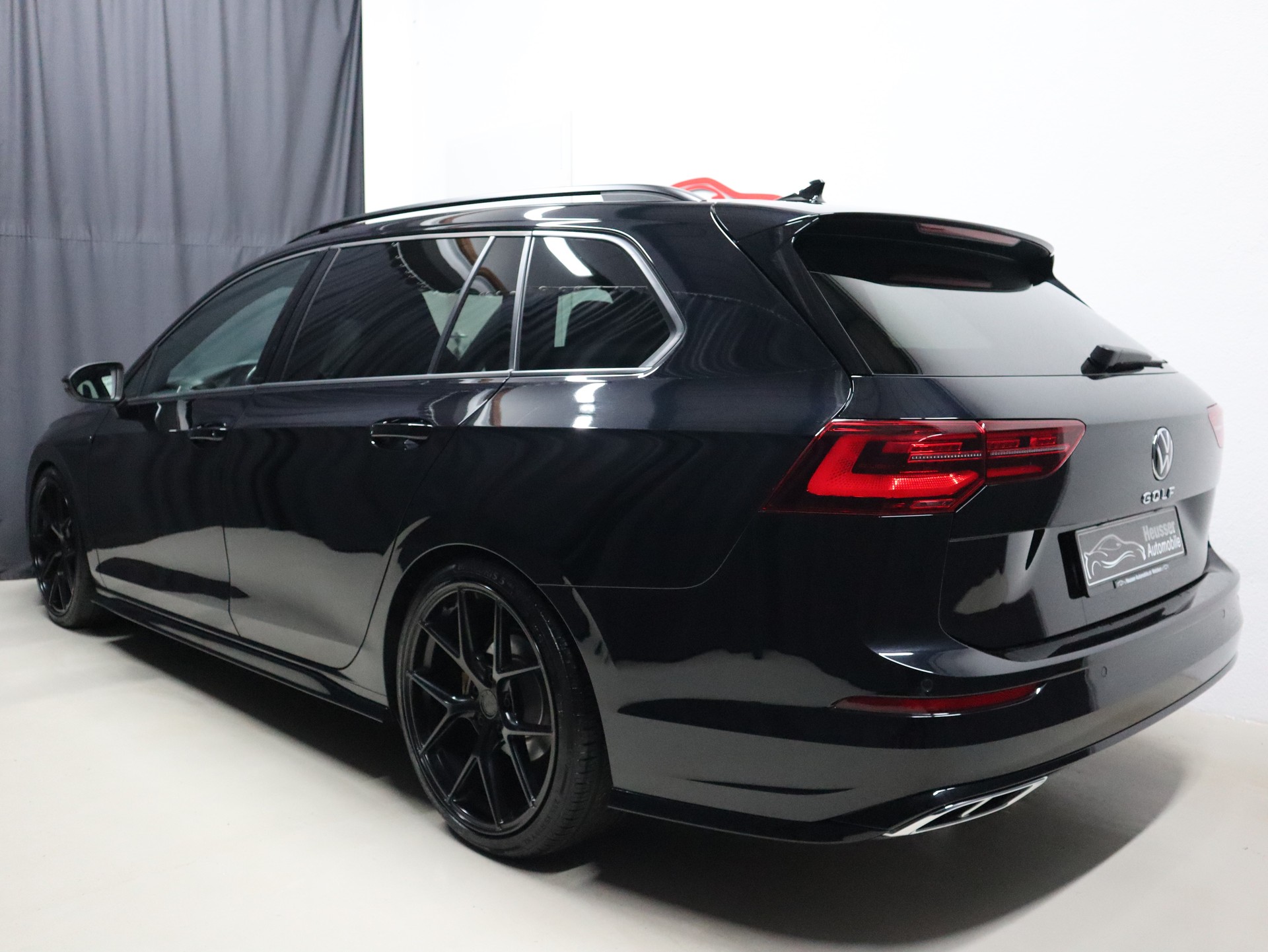 VW Golf Variant 2.0 TDI R-Line DSG - Black Style - IQ Light - Navi - Leder/Alcantara - Sportsitze - Ambiente - 150 PS-showroom-element-3