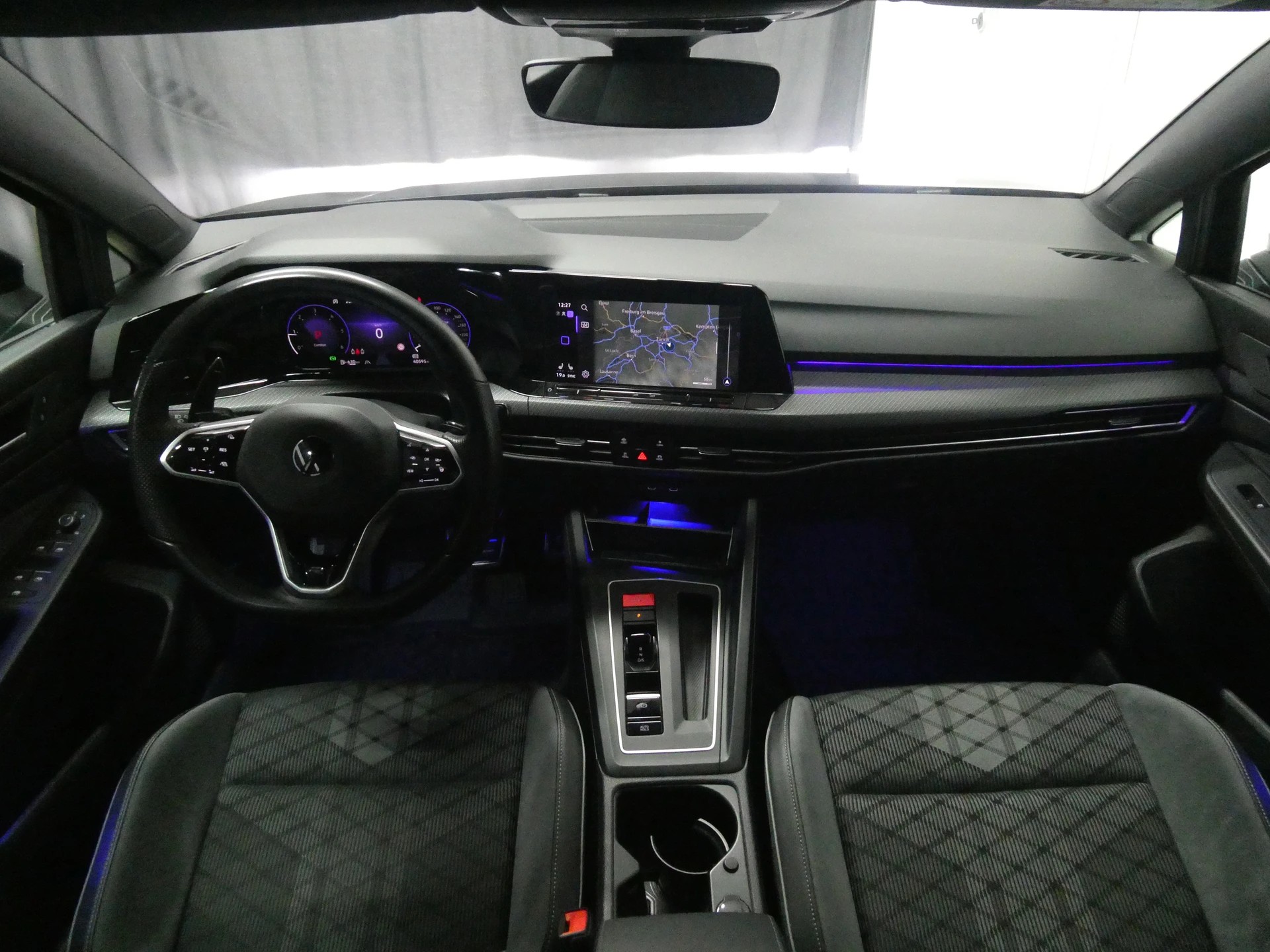 VW Golf Variant 2.0 TDI R-Line DSG - Black Style - IQ Light - Navi - Leder/Alcantara - Sportsitze - Ambiente - 150 PS-image-12