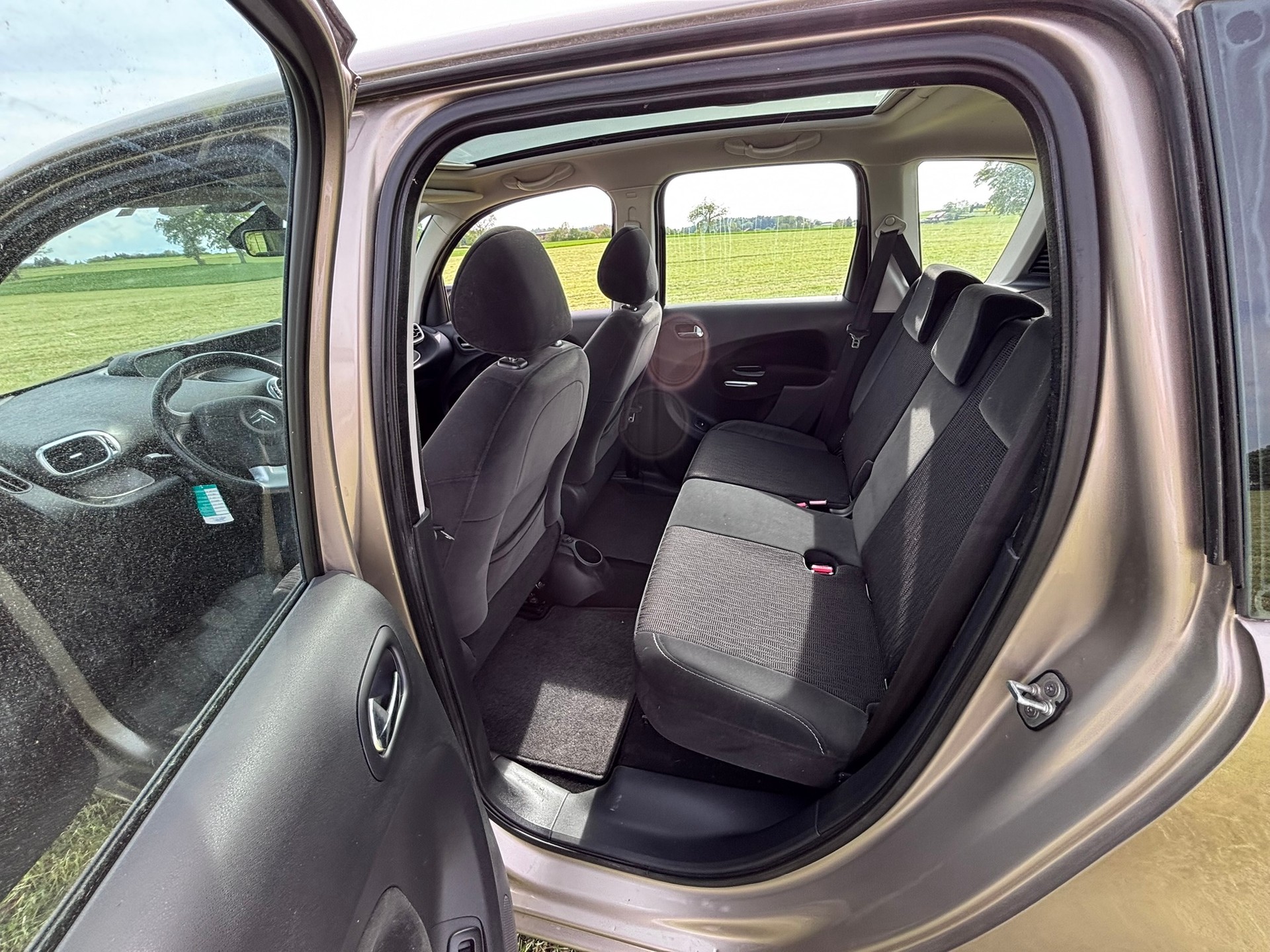 CITROEN C3 Picasso 1.4i 16V Exclusive-image-8