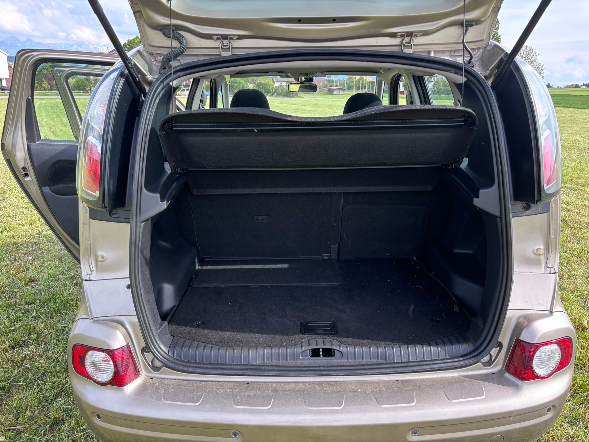 CITROEN C3 Picasso 1.4i 16V Exclusive-image-11