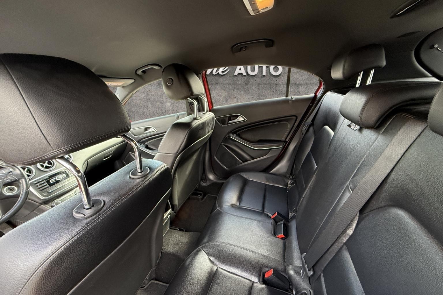 MERCEDES-BENZ A 180 Urban 7G-DCT-image-8
