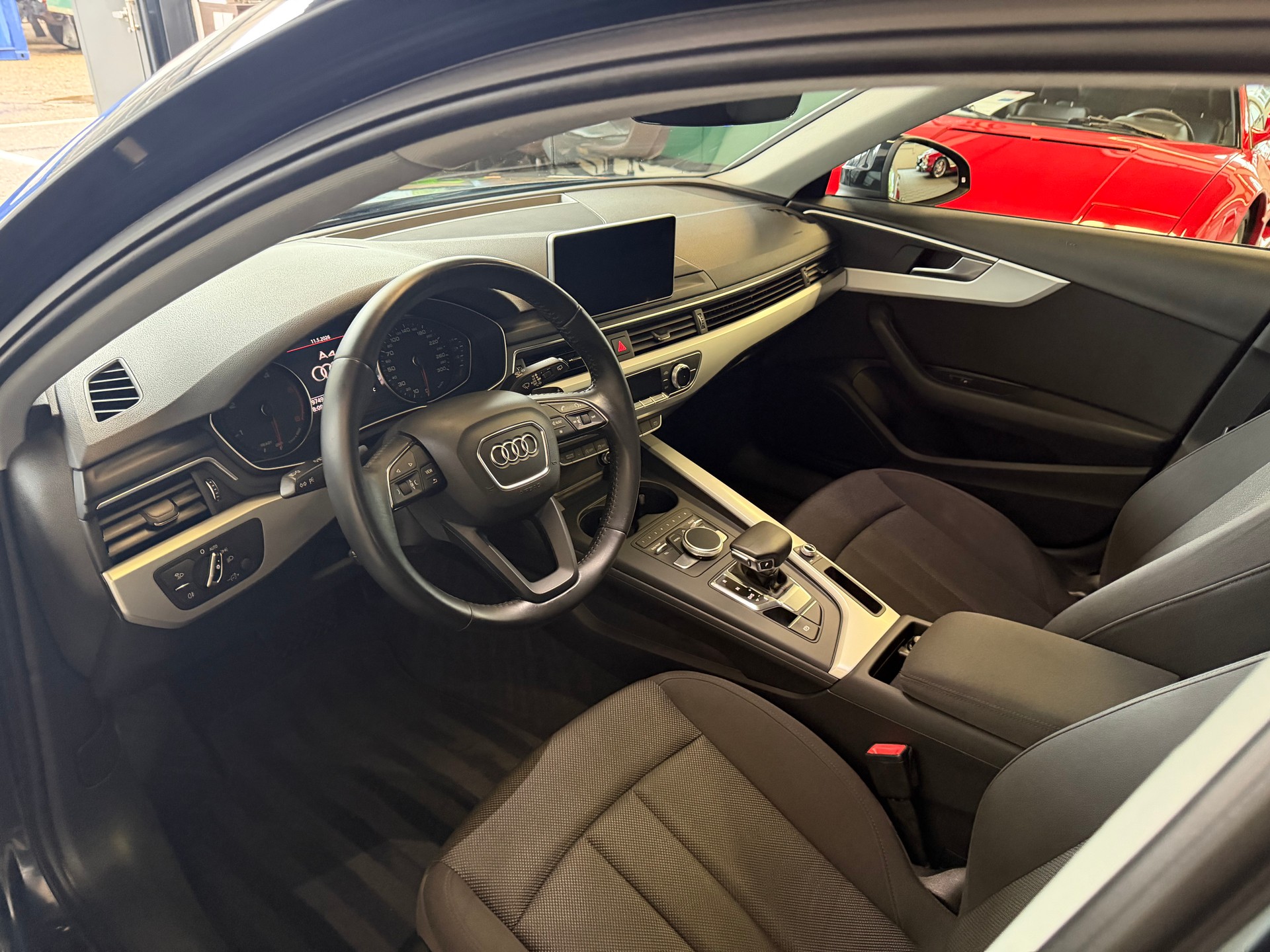 AUDI A4 Avant 2.0 TDI S-tronic-image-12