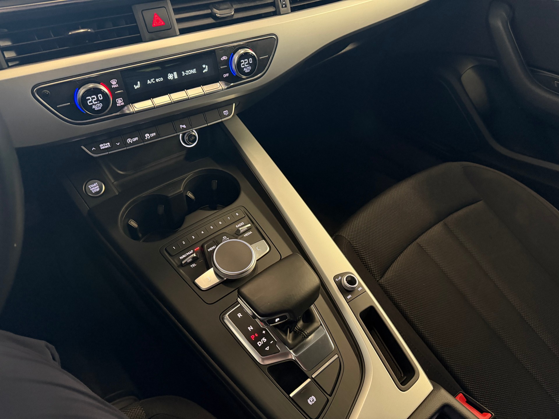 AUDI A4 Avant 2.0 TDI S-tronic-image-15