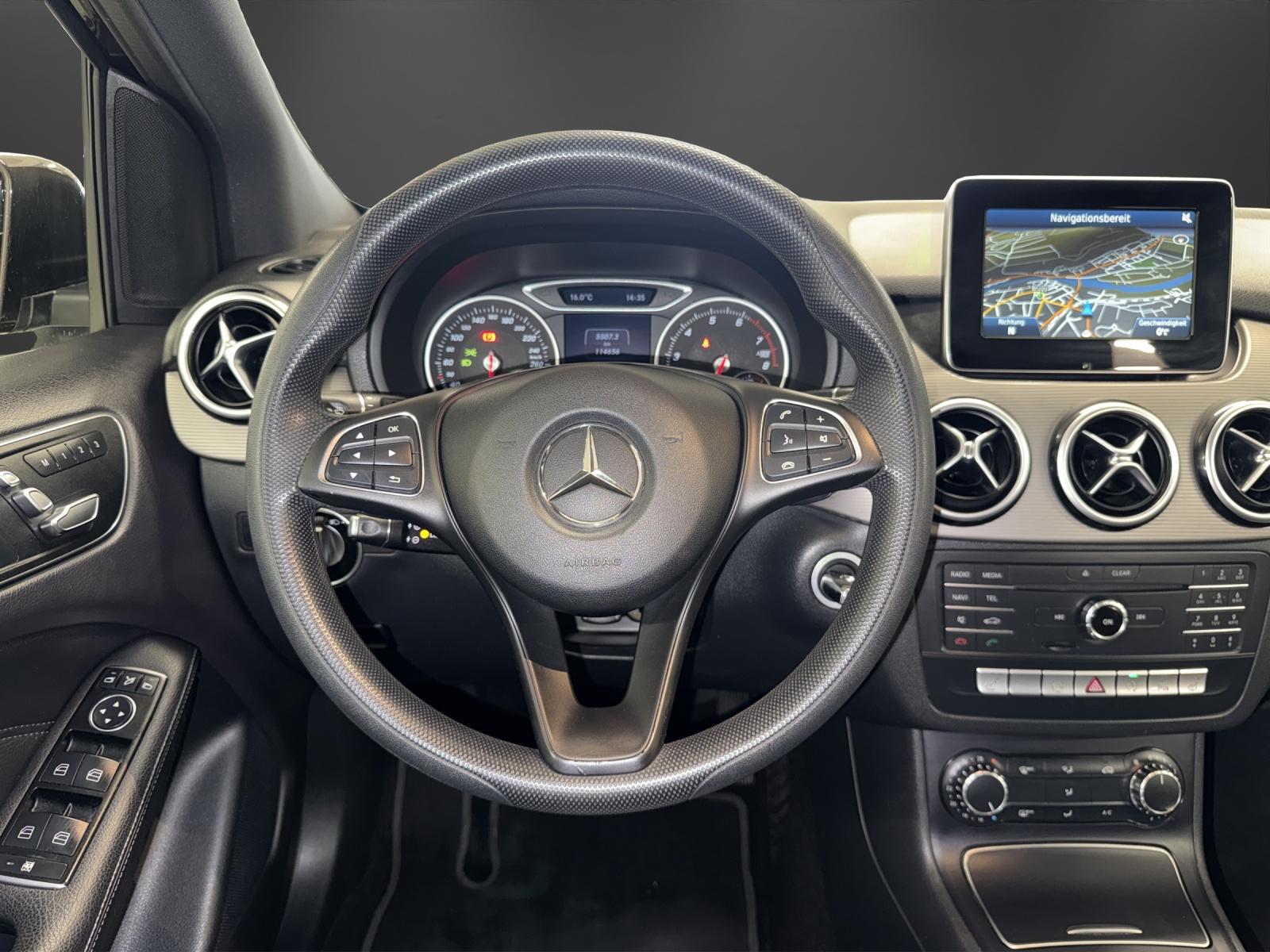 MERCEDES-BENZ B 180 AMG Line 7G-DCT-image-11