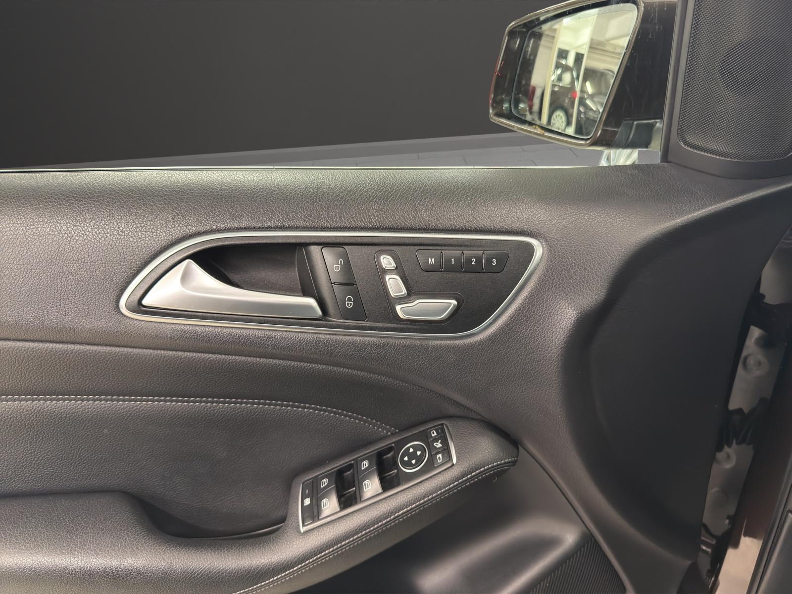 MERCEDES-BENZ B 180 AMG Line 7G-DCT-image-12
