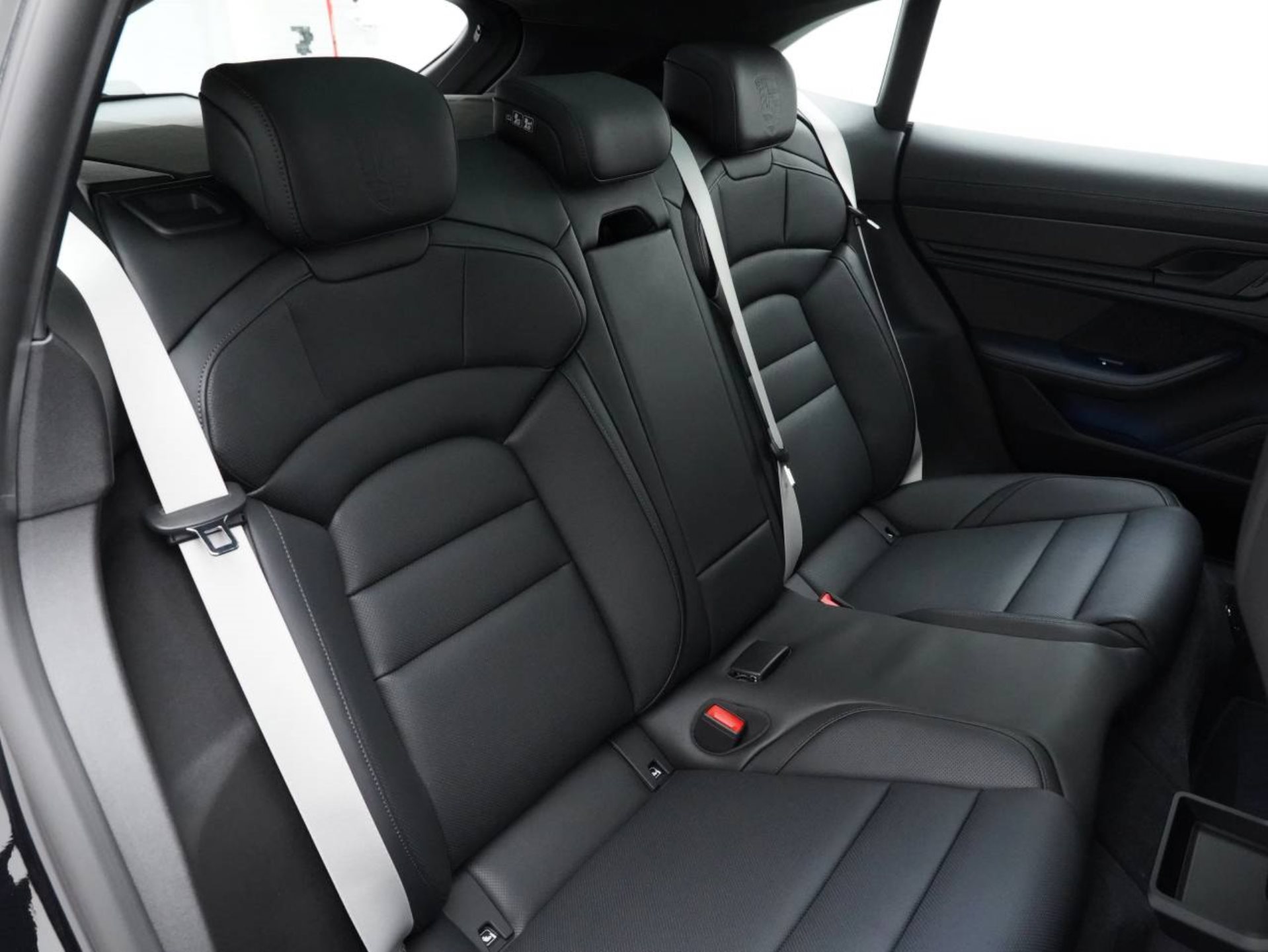PORSCHE Taycan GTS Sport Turismo-image-29