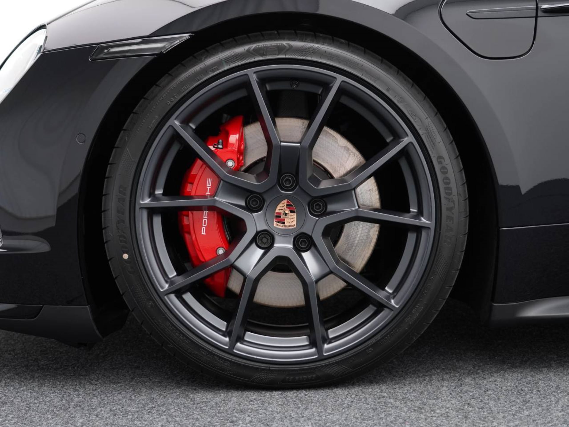 PORSCHE Taycan GTS Sport Turismo-image-10