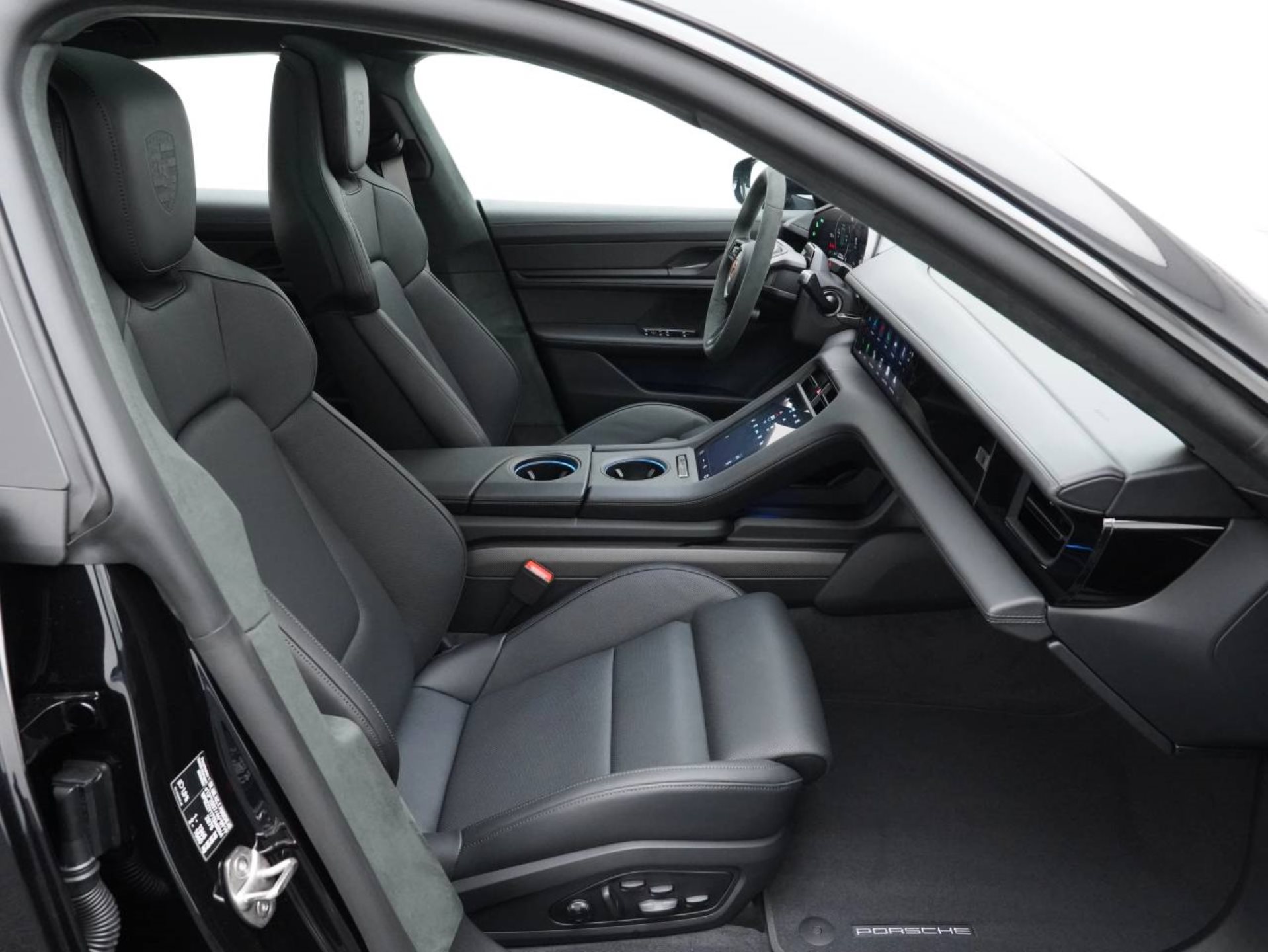 PORSCHE Taycan GTS Sport Turismo-image-24