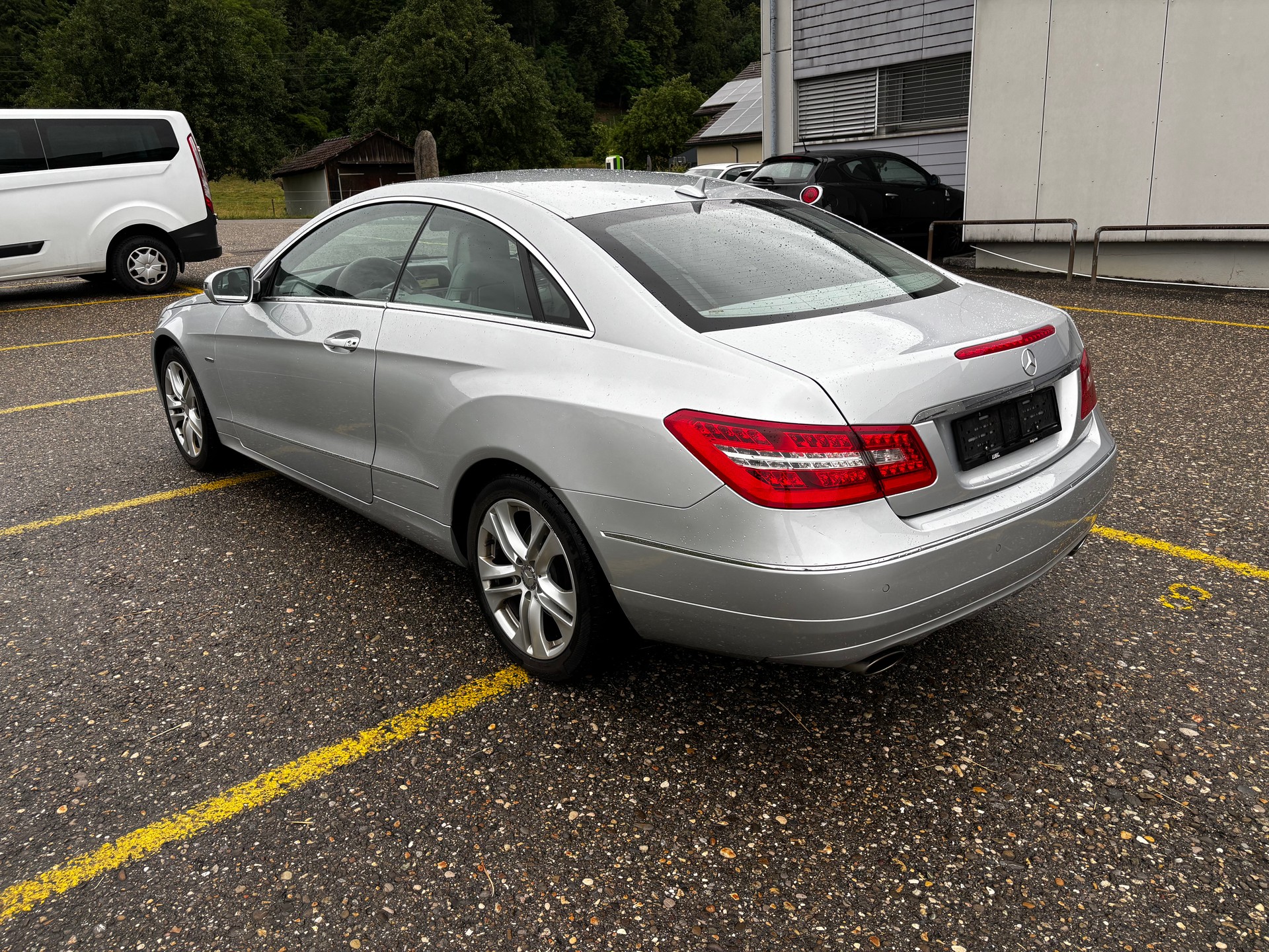 MERCEDES-BENZ E 350 CGI BlueEfficiency 7G-Tronic-image-5