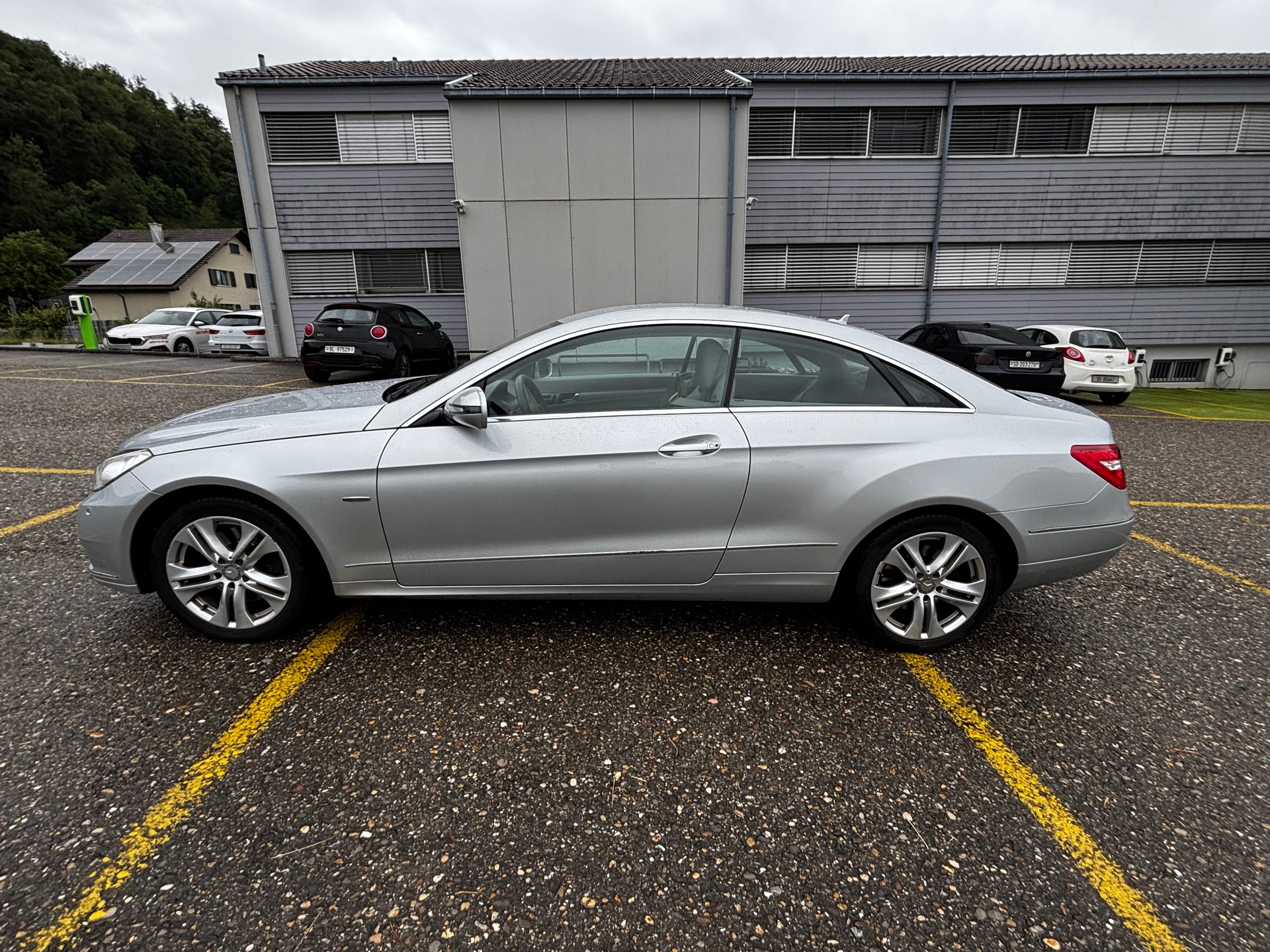MERCEDES-BENZ E 350 CGI BlueEfficiency 7G-Tronic-image-2