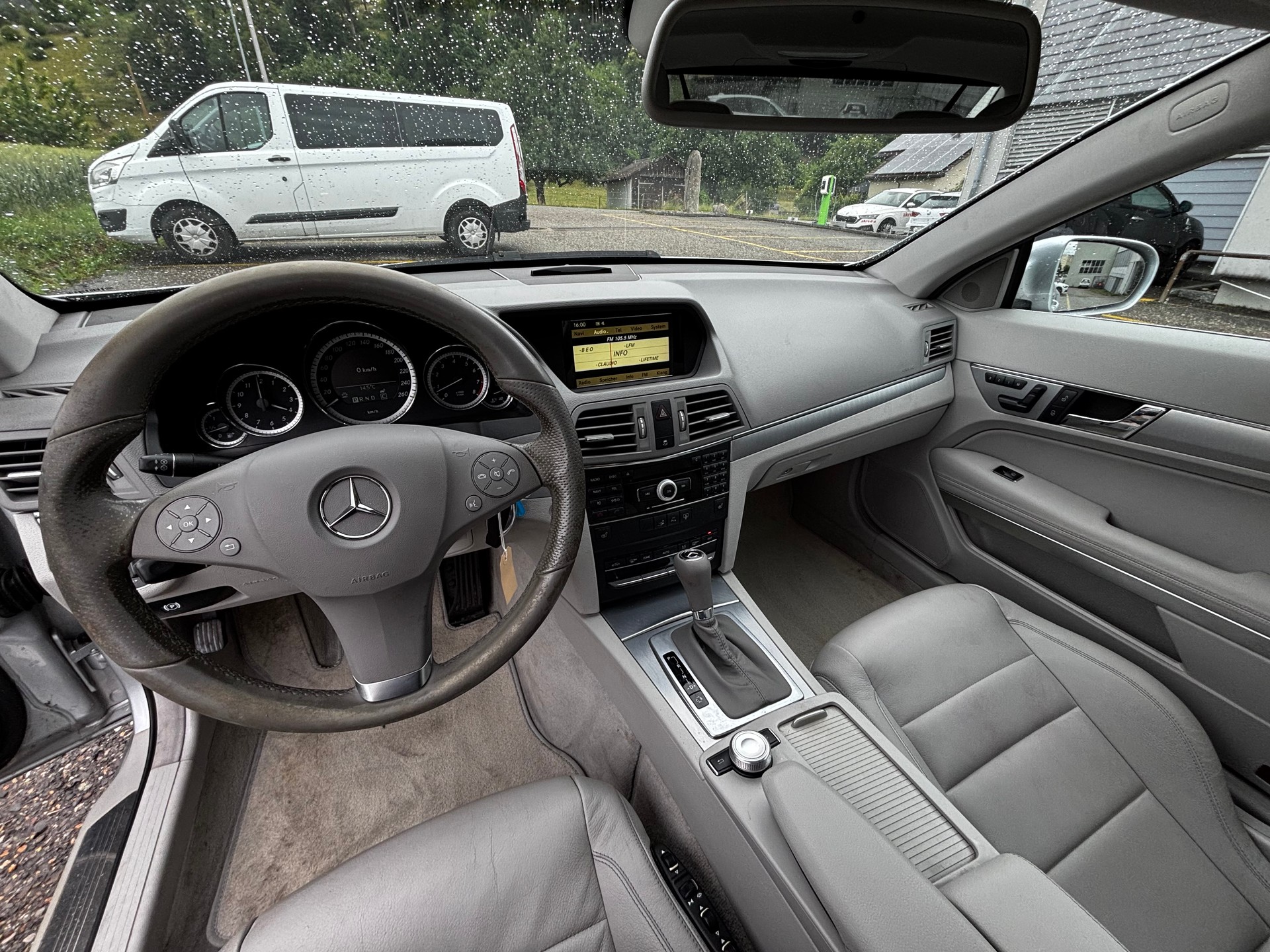MERCEDES-BENZ E 350 CGI BlueEfficiency 7G-Tronic-image-10