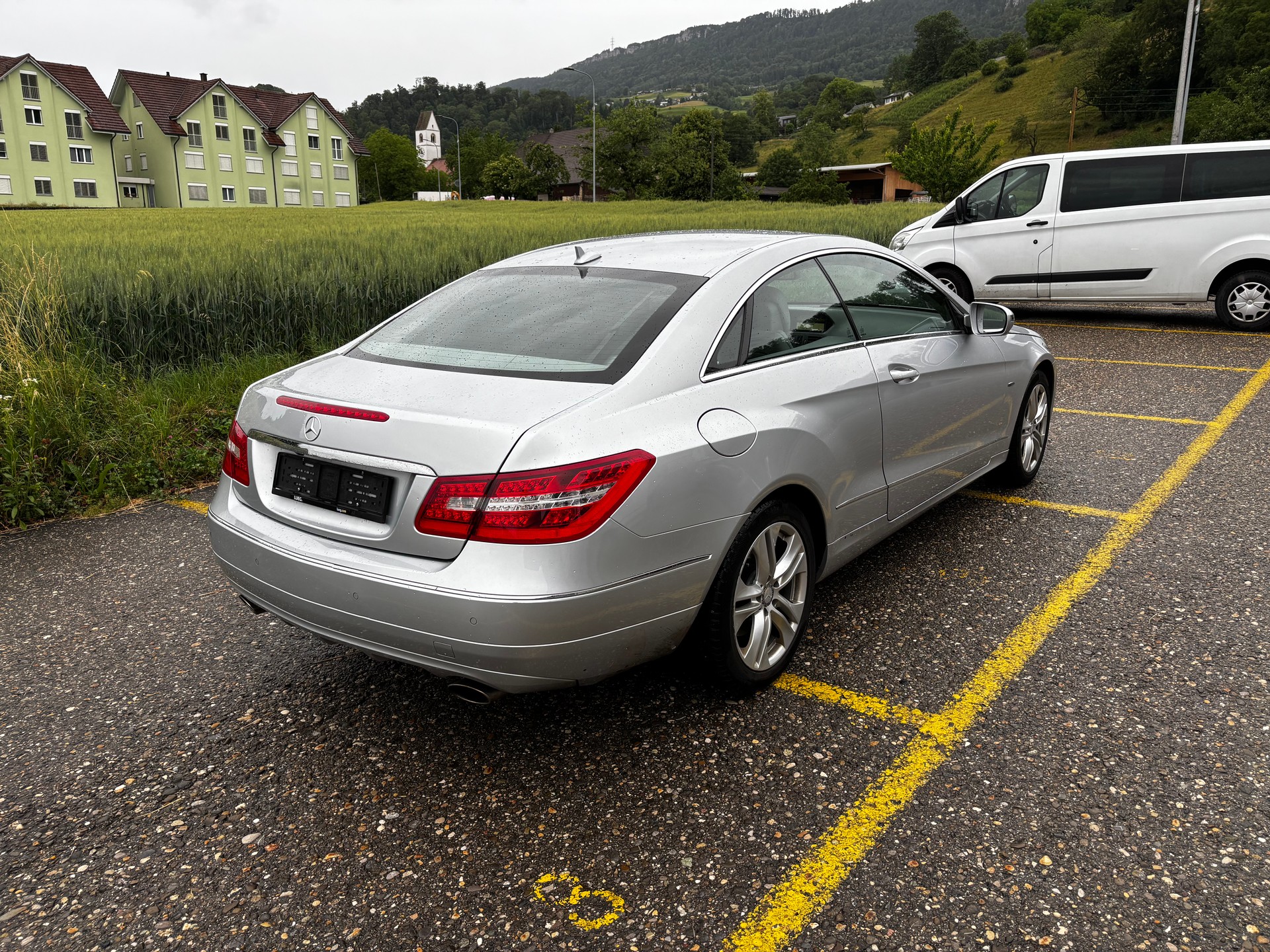 MERCEDES-BENZ E 350 CGI BlueEfficiency 7G-Tronic-image-4