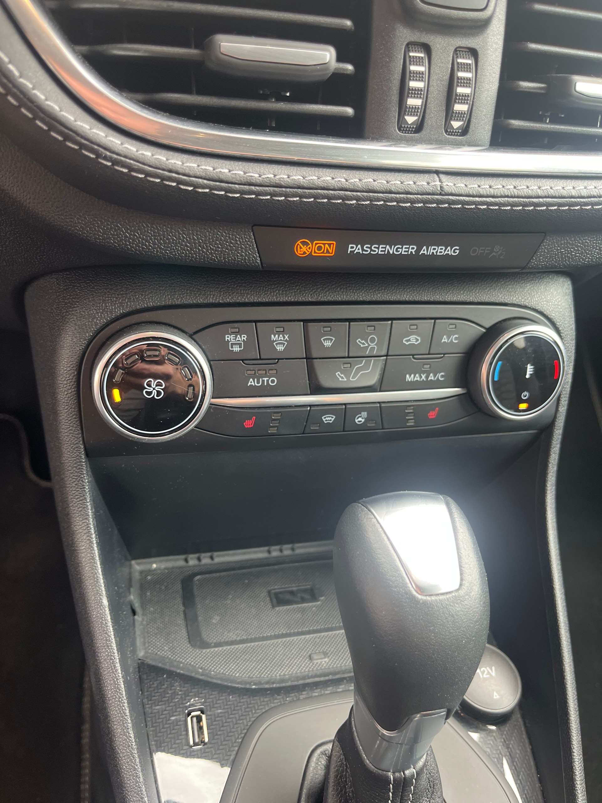 FORD Fiesta 1.0 SCTi Vignale Automat-image-12