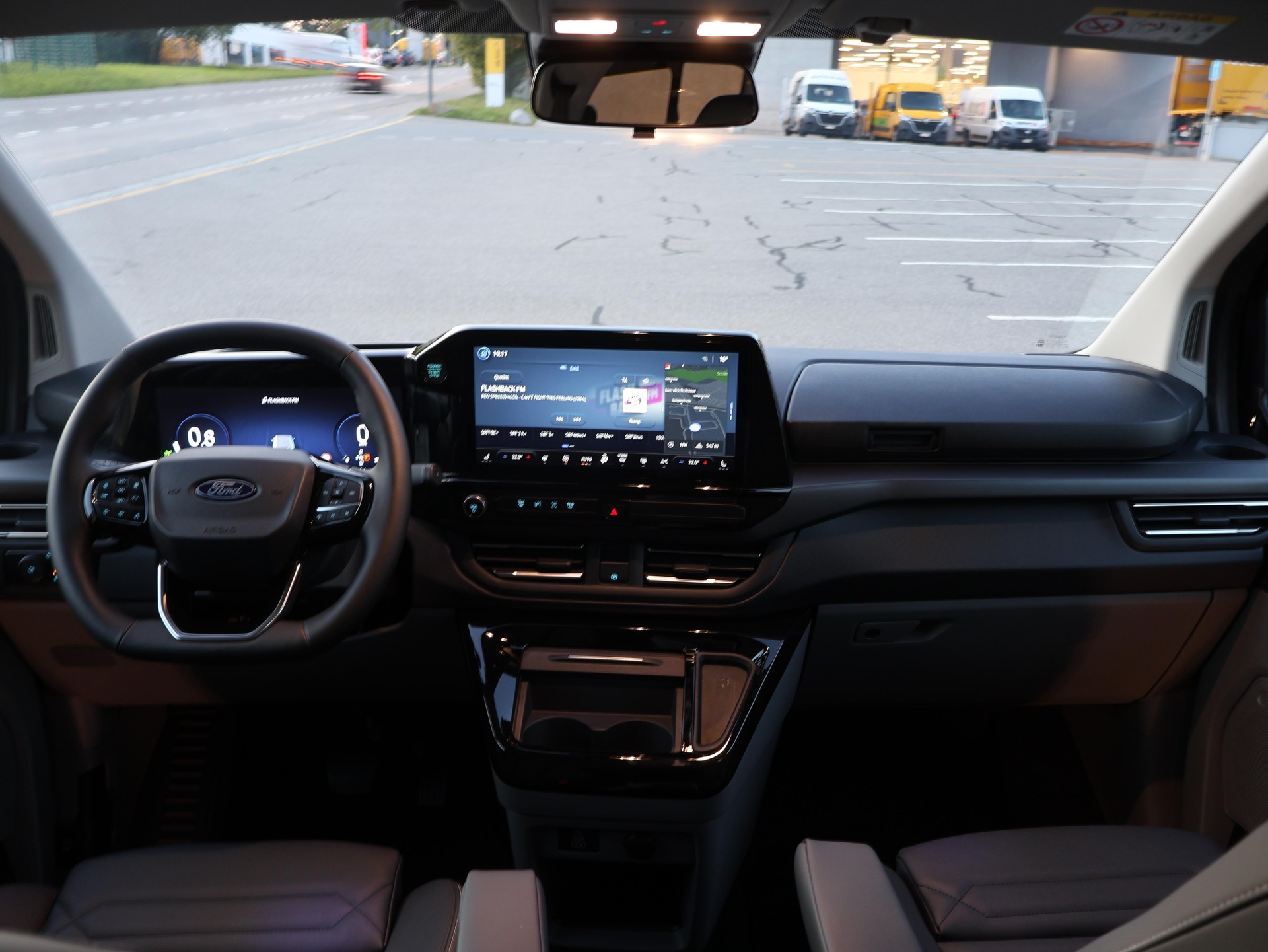 FORD Tourneo Custom Bus 320 L1 2.0 EcoBlue 170 Titanium 2.9% Leasing-showroom-element-3