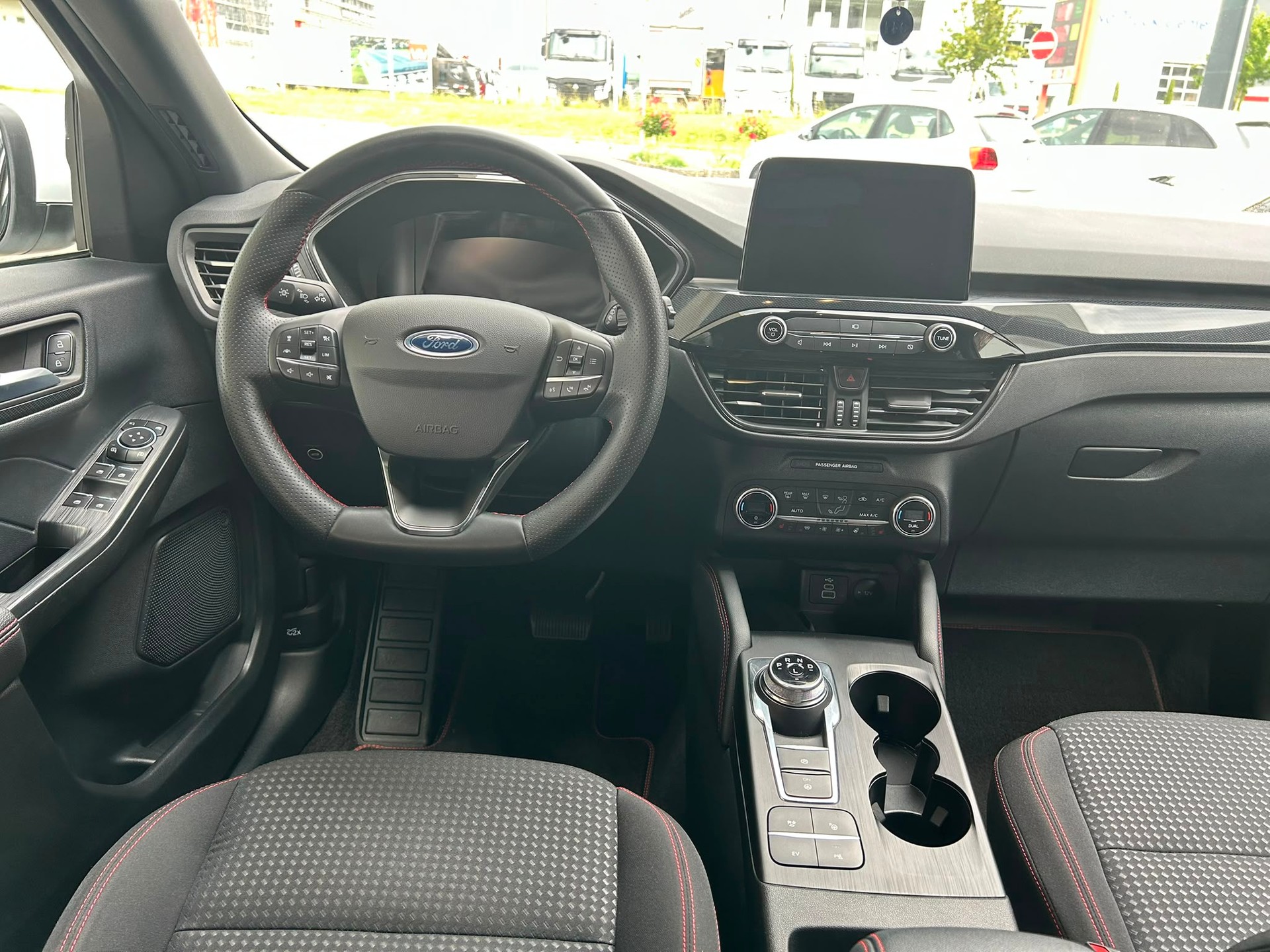 FORD Kuga 2.5 PHEV ST-Line X 2WD-image-6