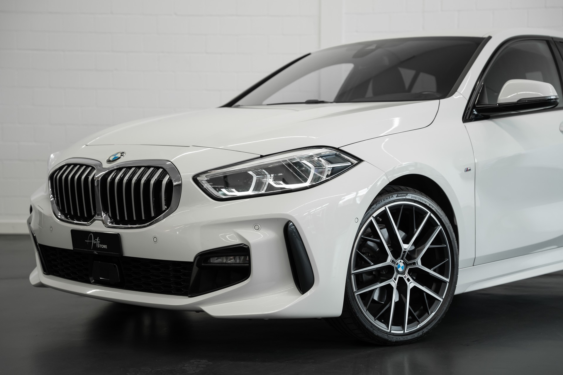 BMW 118i Steptronic M Sport-showroom-element-3