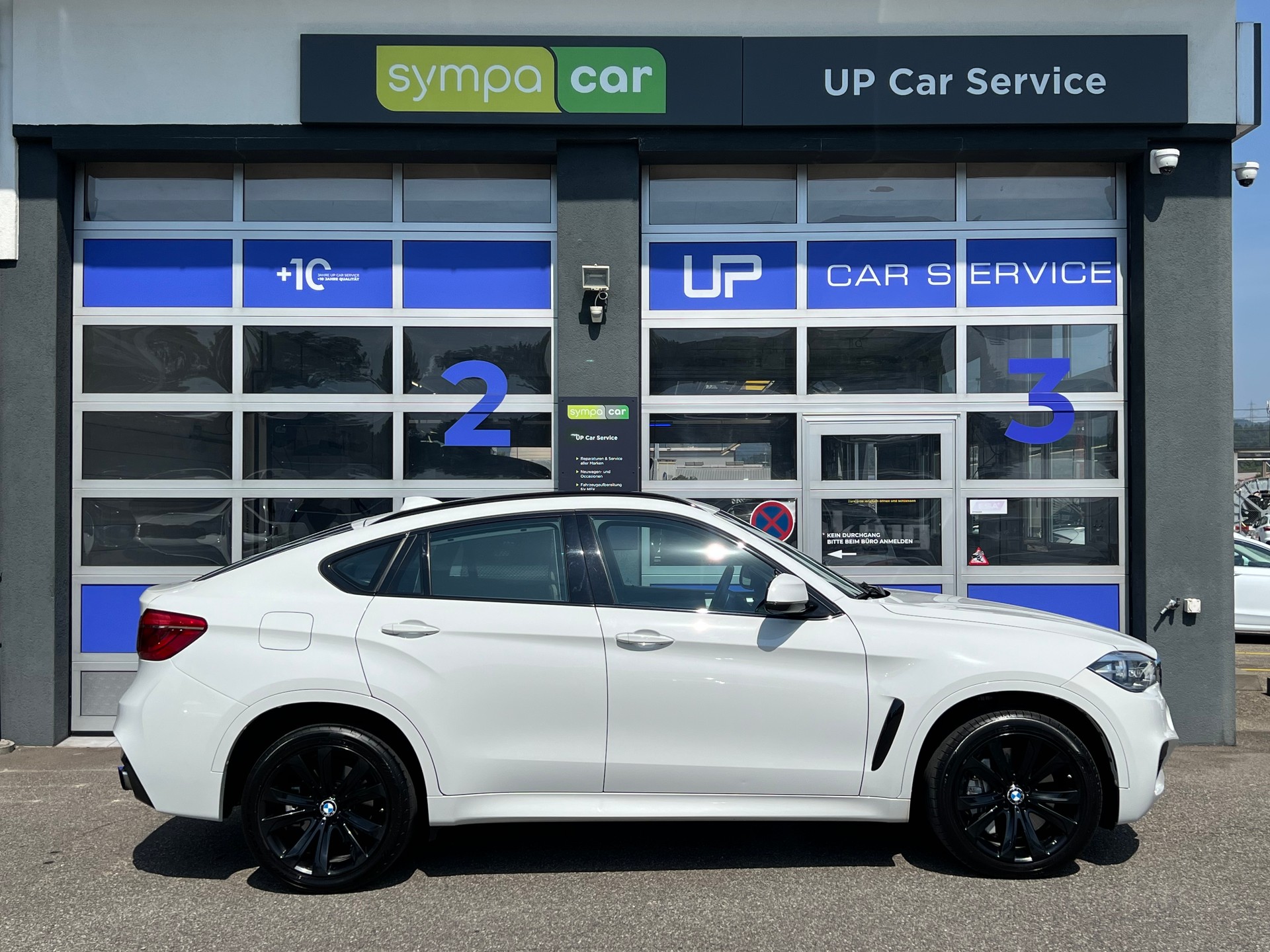 BMW X6 50i xDrive * AHK 2.7 T *-showroom-element-3