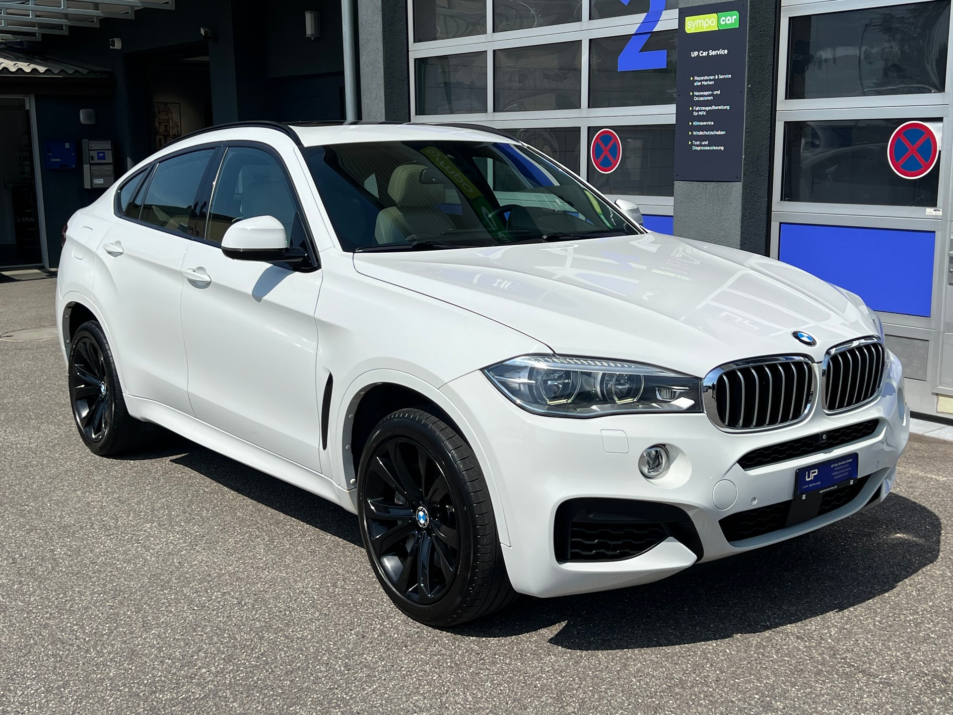BMW X6 50i xDrive * AHK 2.7 T *-showroom-element-2