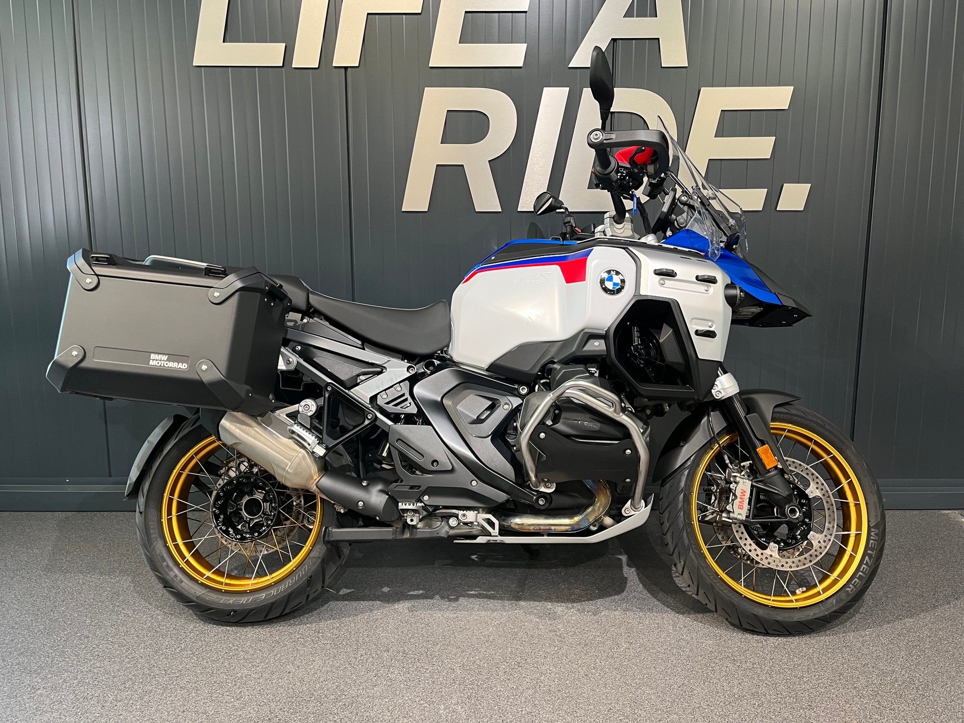 BMW R 1300 GS Adventure-image-0