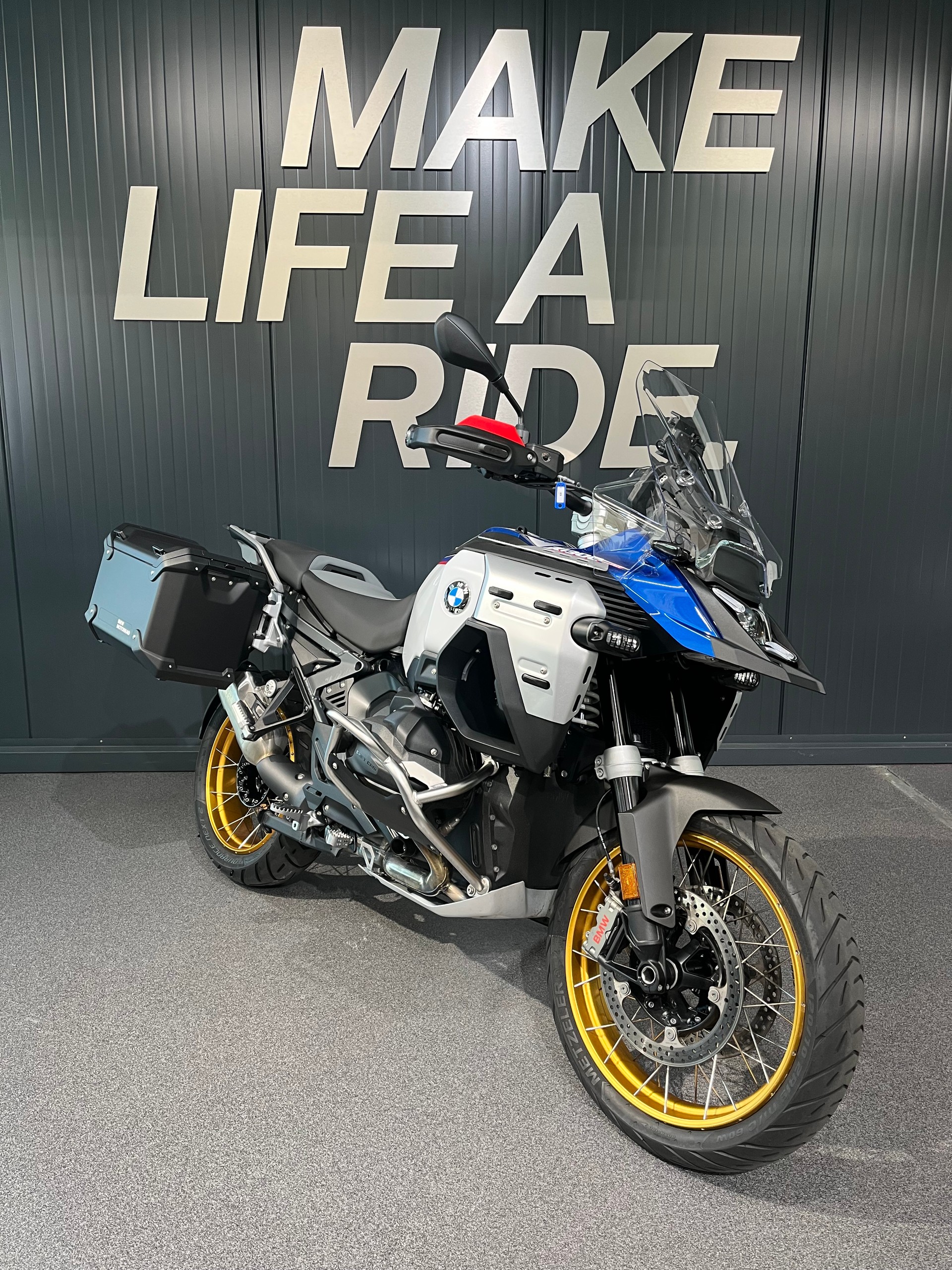 BMW R 1300 GS Adventure-image-1