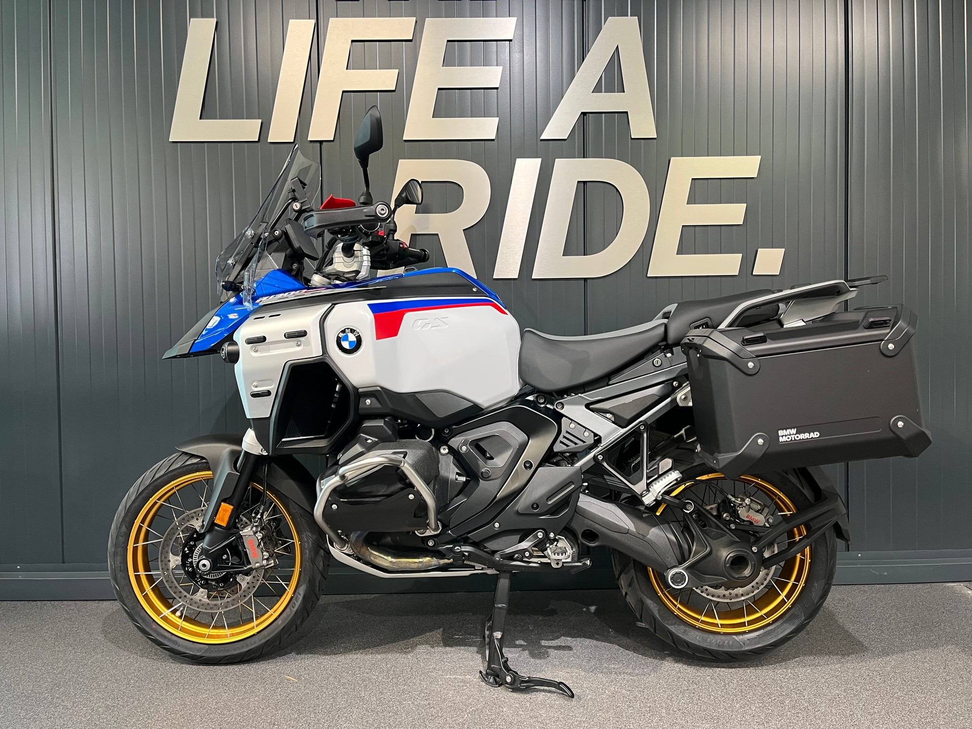 BMW R 1300 GS Adventure-image-2
