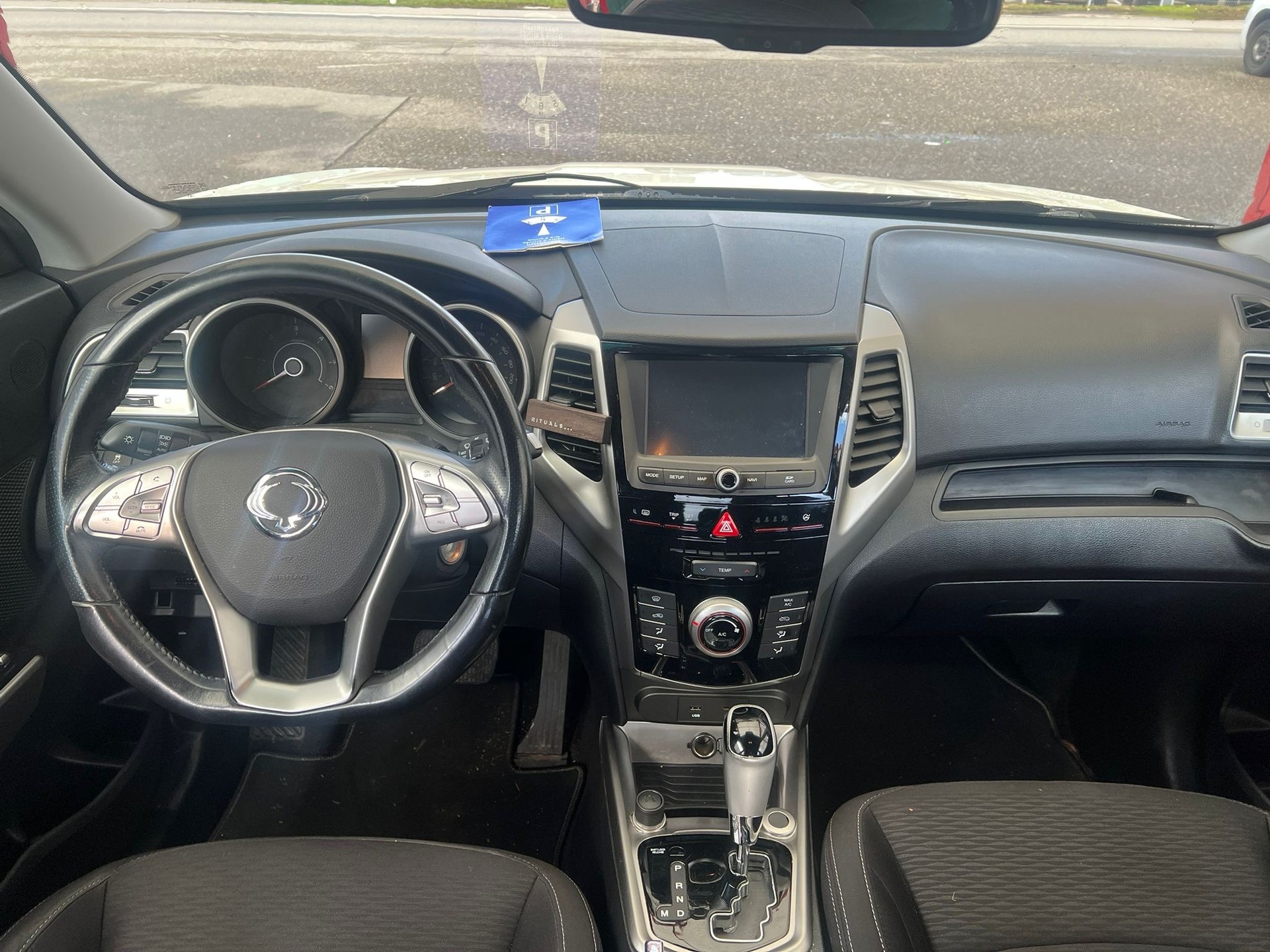 KGM-SsangYong Tivoli 1.6 eXDi Quartz 4WD Automatic-image-4