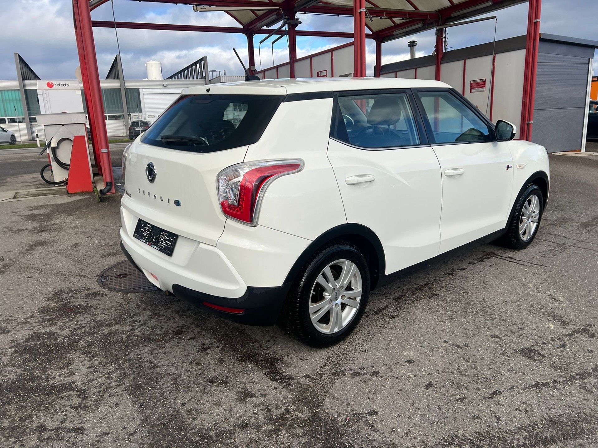 KGM-SsangYong Tivoli 1.6 eXDi Quartz 4WD Automatic-image-2