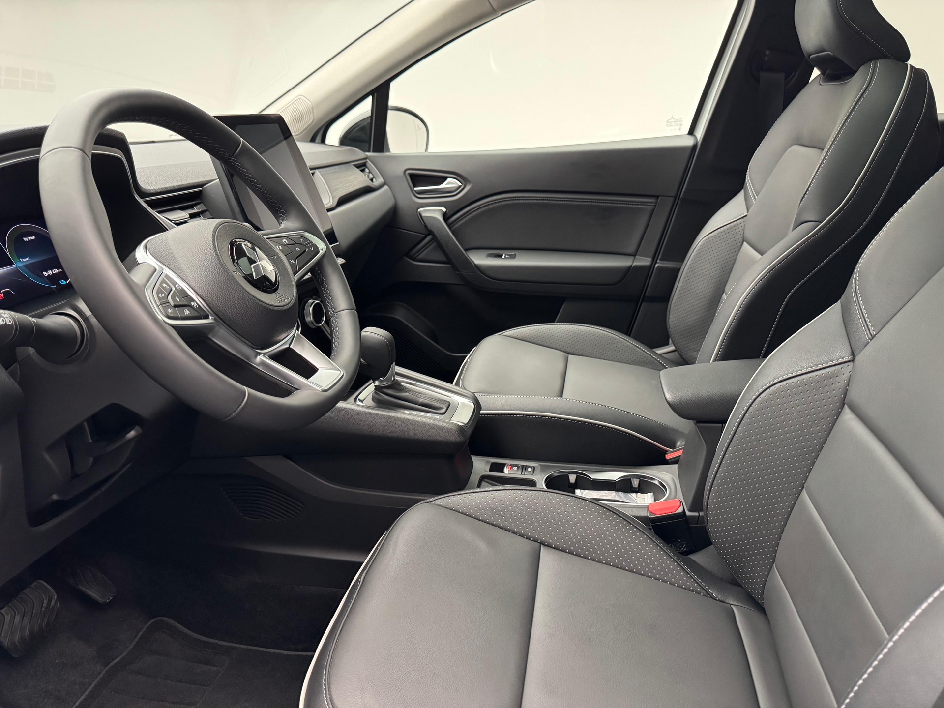 MITSUBISHI ASX 1.6 PHEV Saisho-showroom-element-2