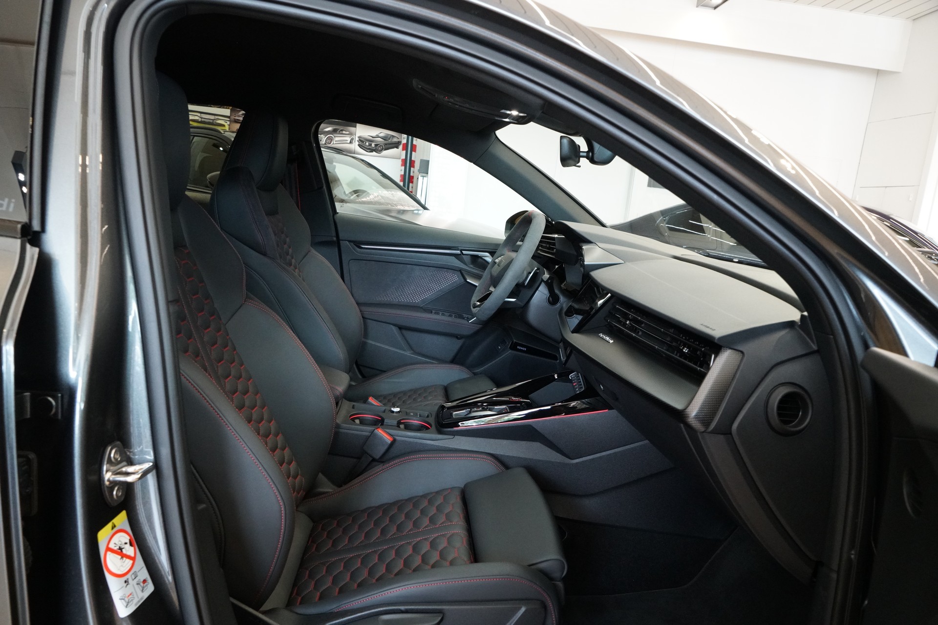 AUDI RS3 Limousine 2.5 TSI quattro S-tronic-image-24