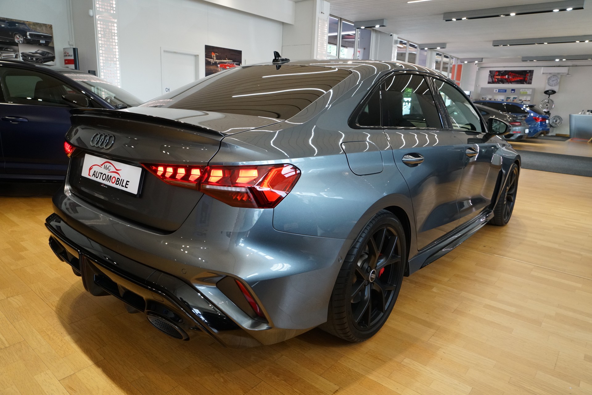 AUDI RS3 Limousine 2.5 TSI quattro S-tronic-image-6