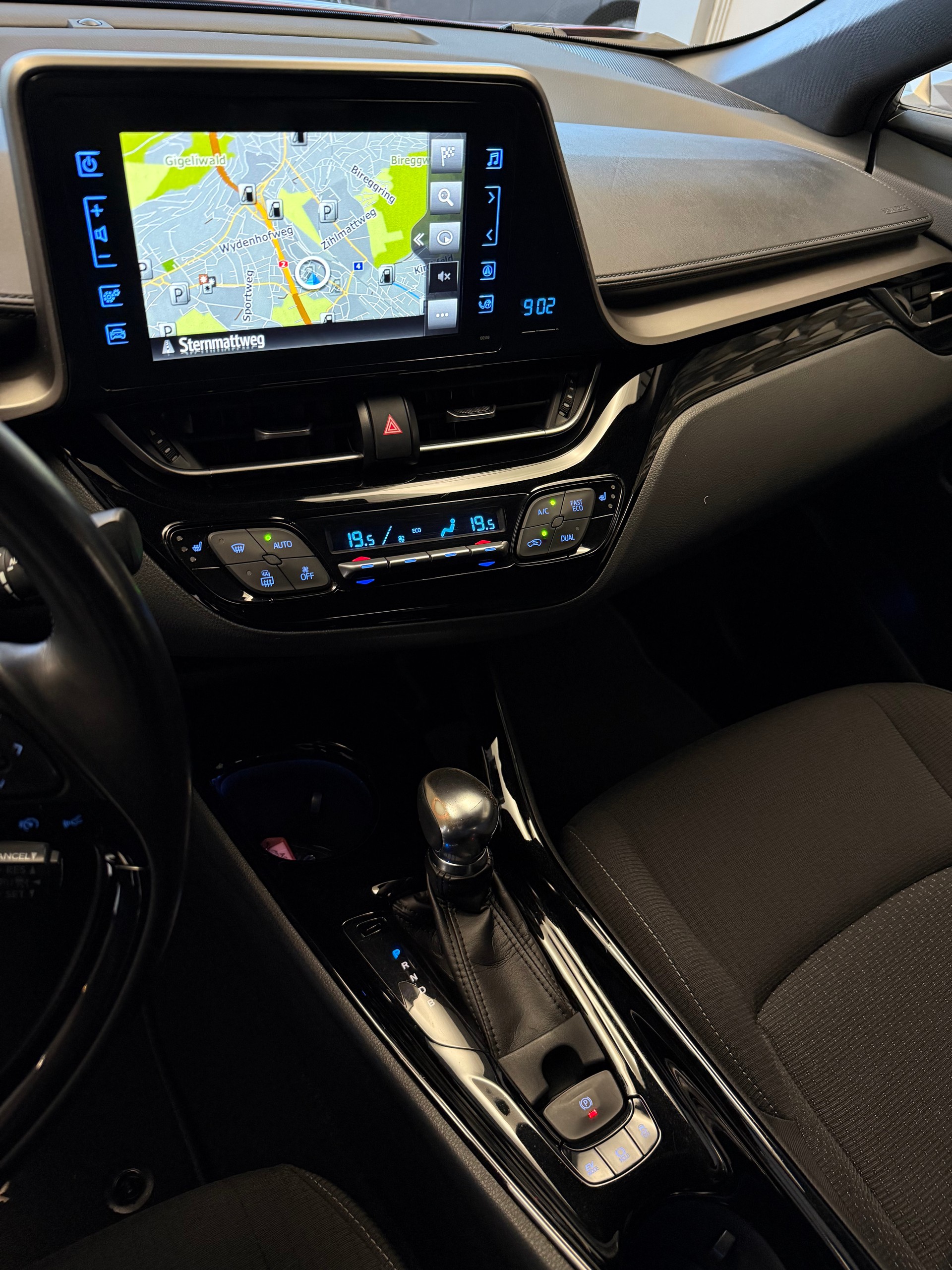 TOYOTA C-HR 1.8 HSD CVT-image-6