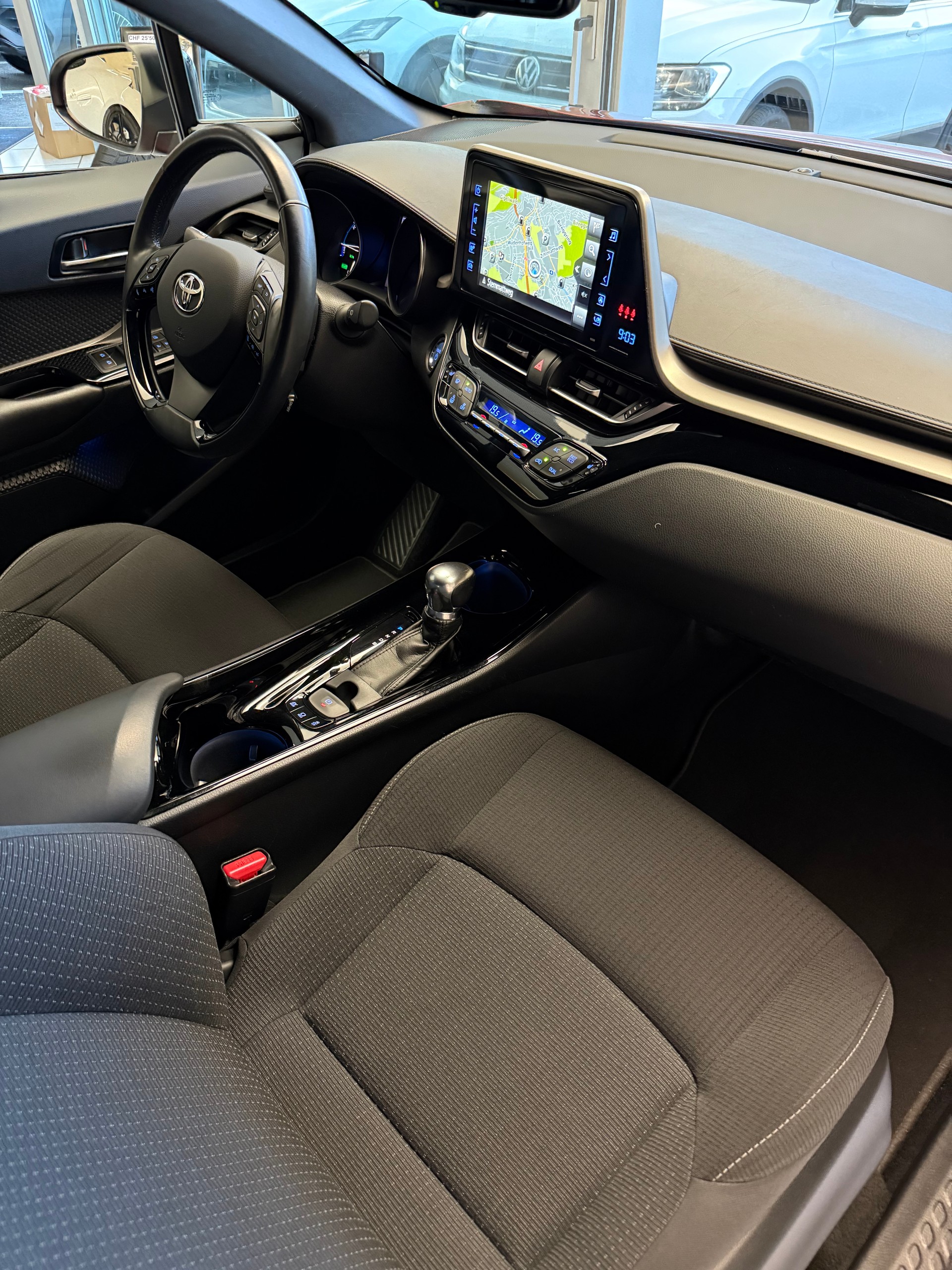 TOYOTA C-HR 1.8 HSD CVT-image-13