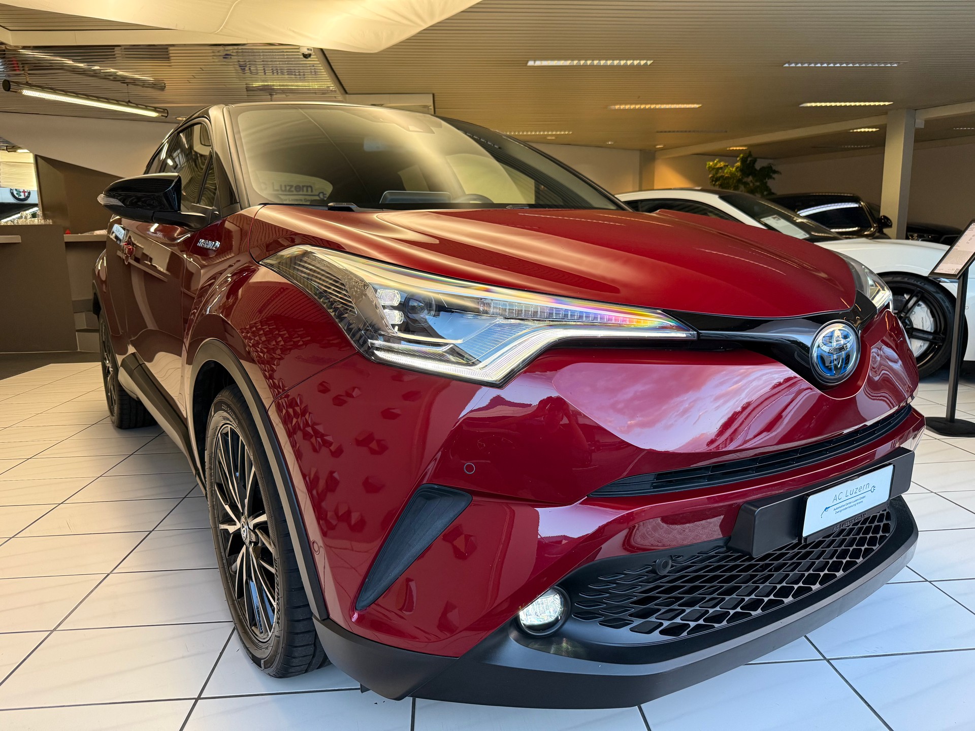 TOYOTA C-HR 1.8 HSD CVT-showroom-element-3