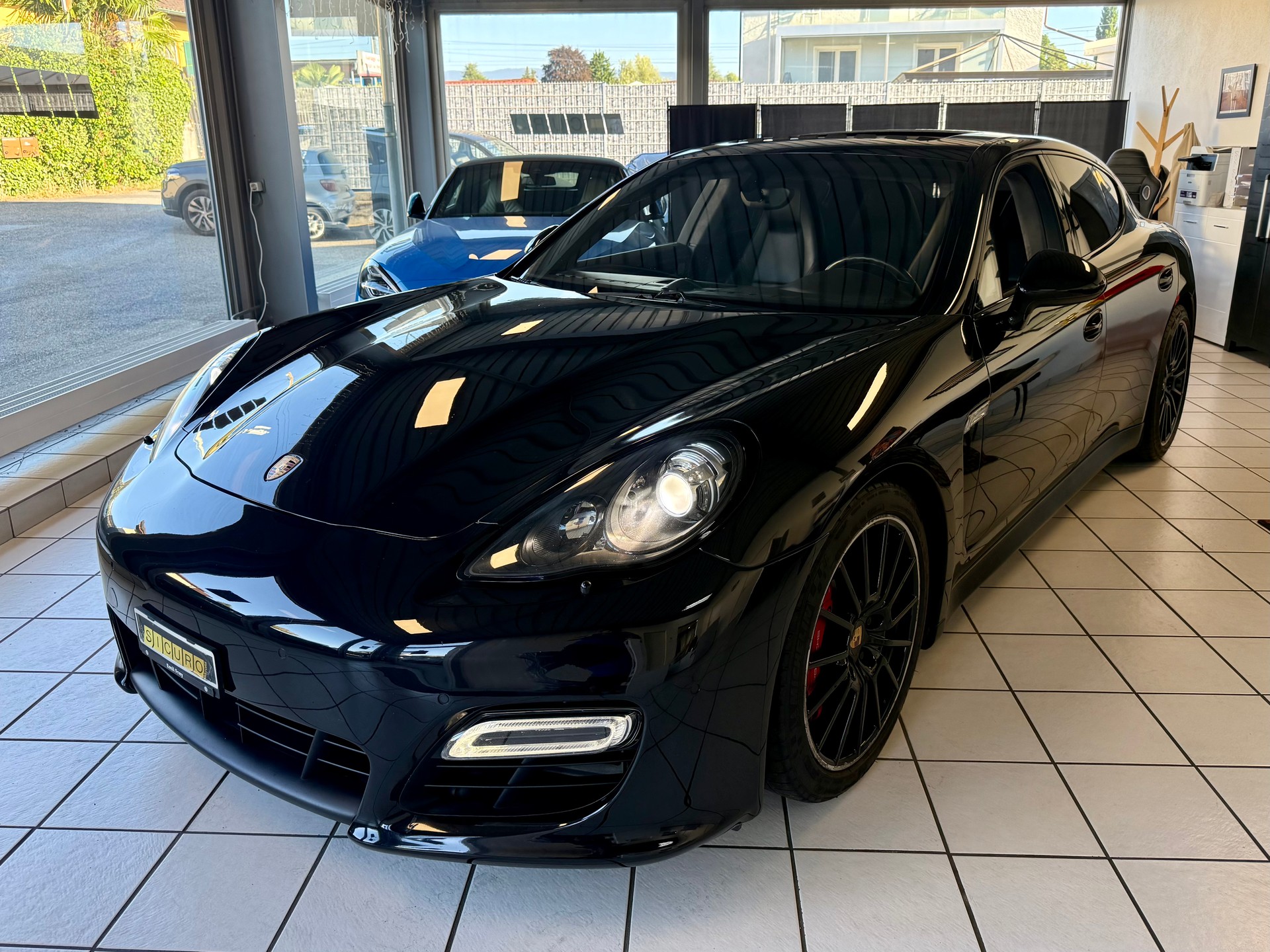 PORSCHE Panamera GTS 4.8 PDK-showroom-element-3