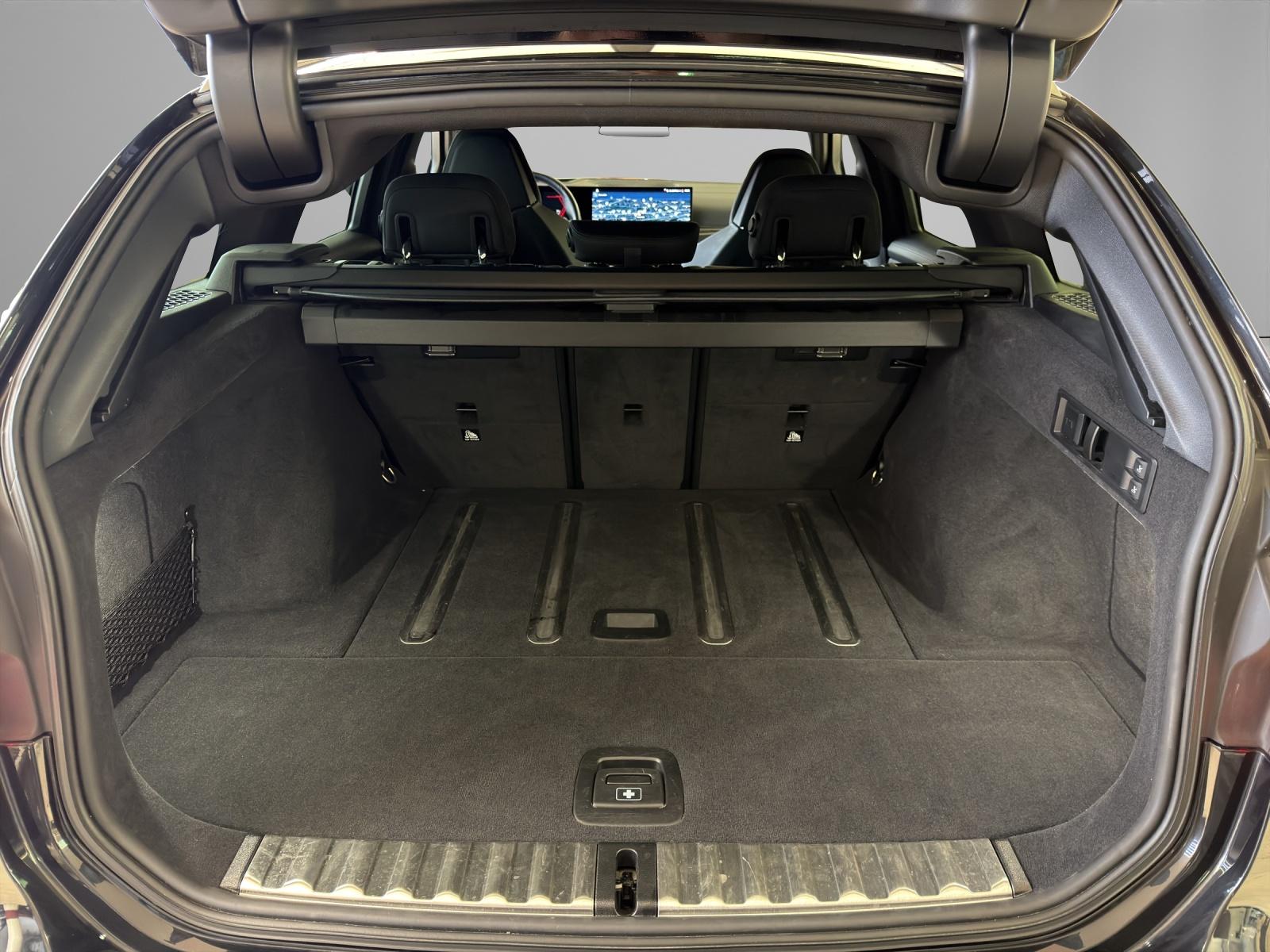 BMW M3 Competition xDrive Touring-image-17