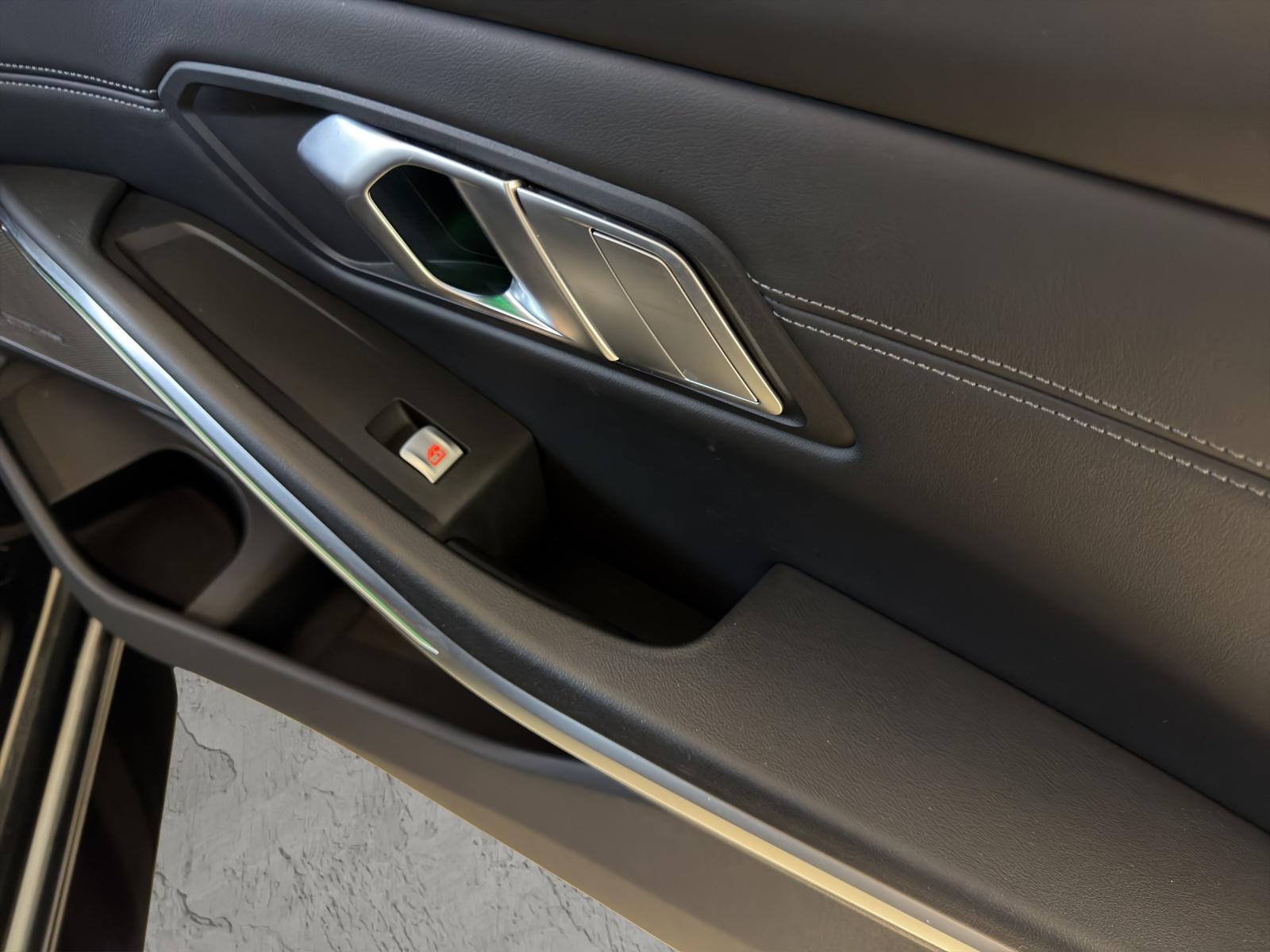 BMW M3 Competition xDrive Touring-image-19