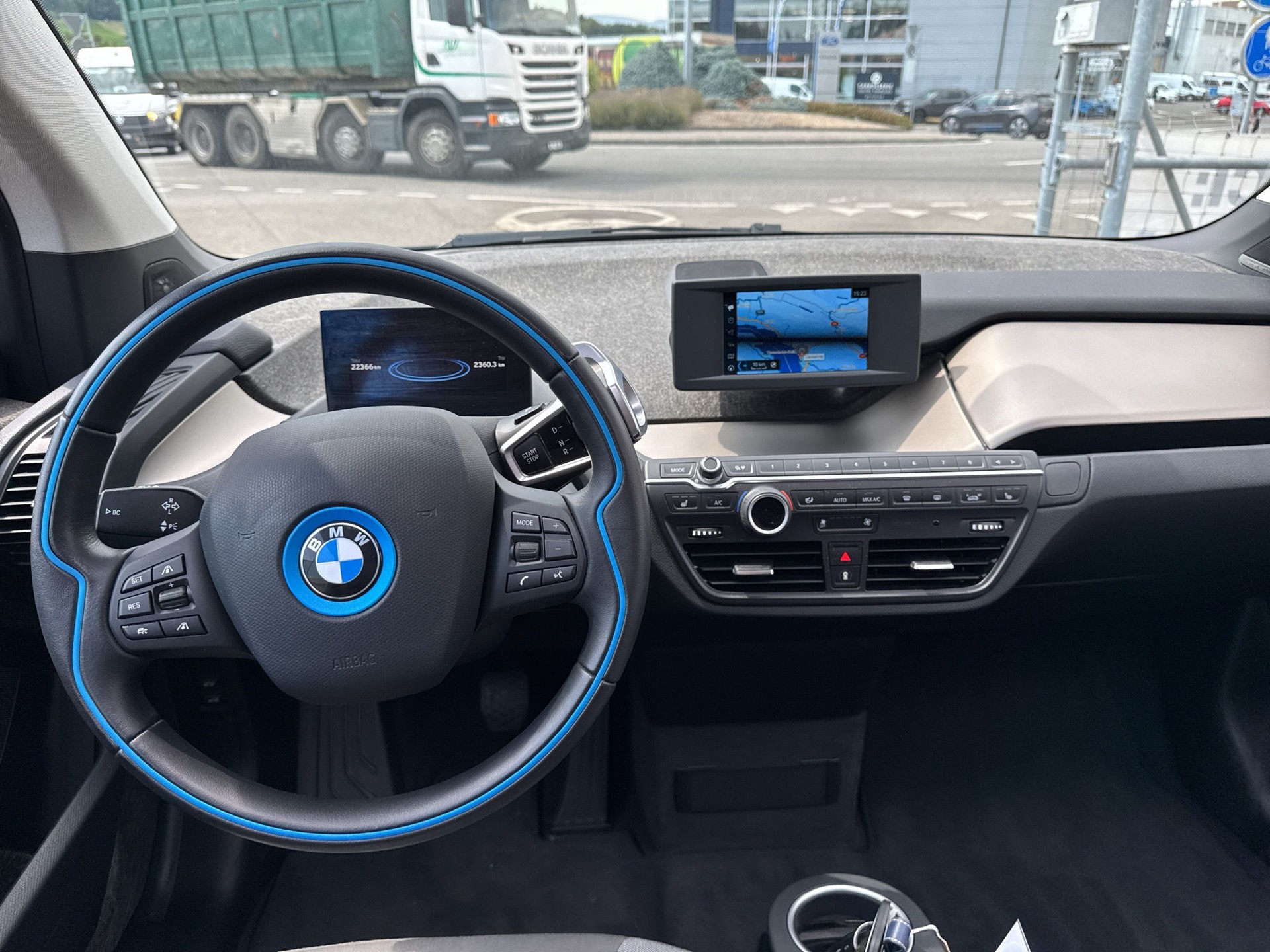 BMW i3 (120Ah)-image-11