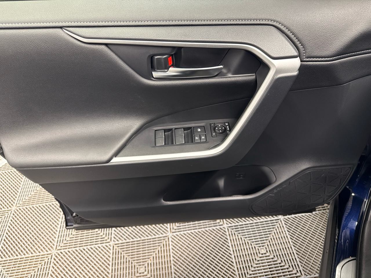TOYOTA RAV-4 2.5 HSD Style e-CVT 4WD-showroom-element-3
