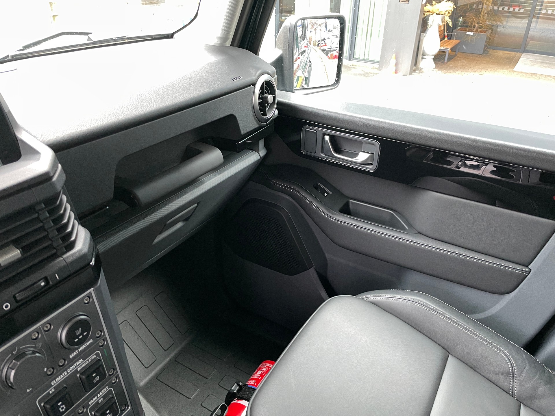 INEOS Grenadier 3.0D Utility Wagon 2-Sitz-image-20