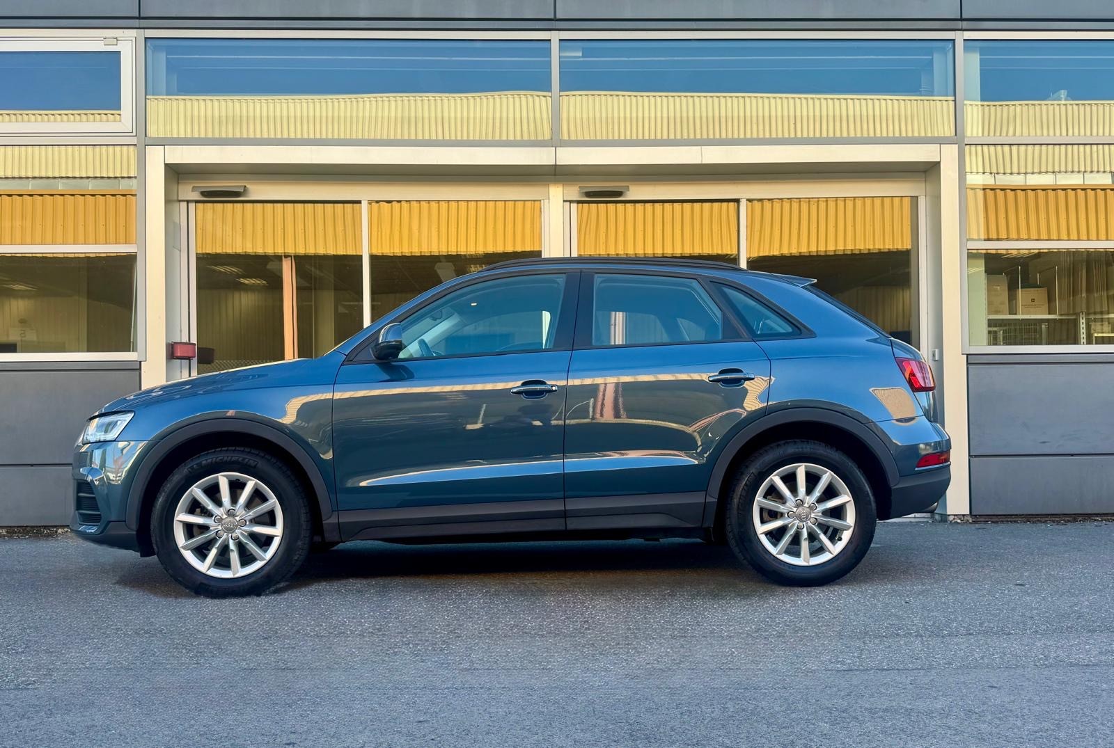 AUDI Q3 1.4 TFSI S-tronic-showroom-element-1