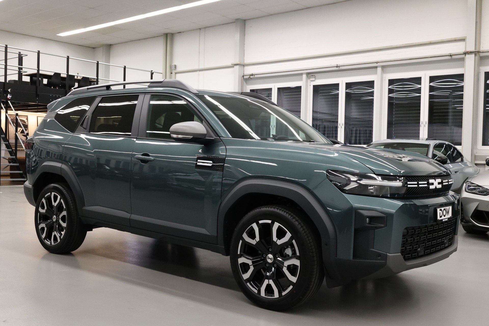 DACIA Bigster 1.8 Hybrid Journey-showroom-element-2
