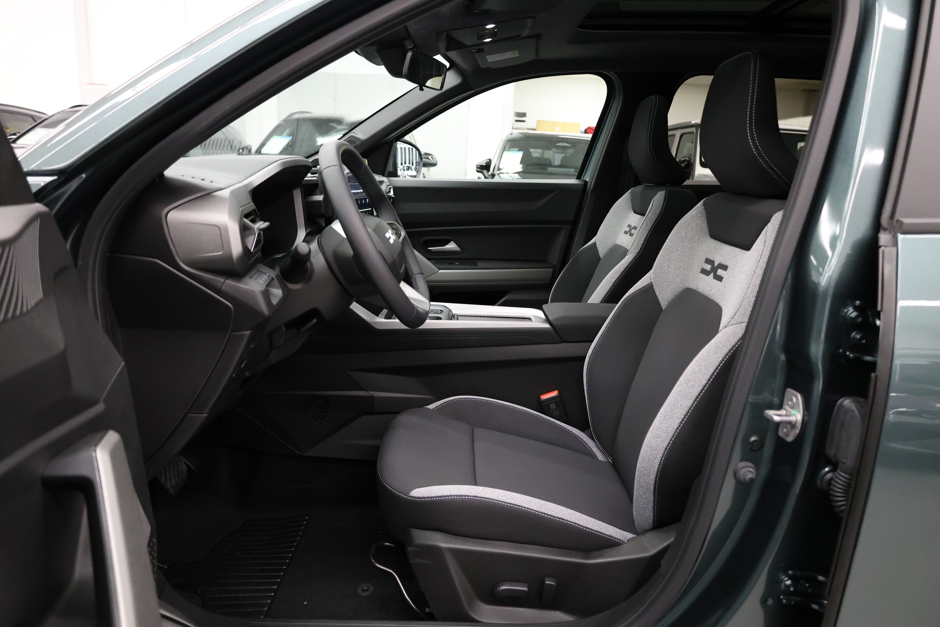 DACIA Bigster 1.8 Hybrid Journey-image-13