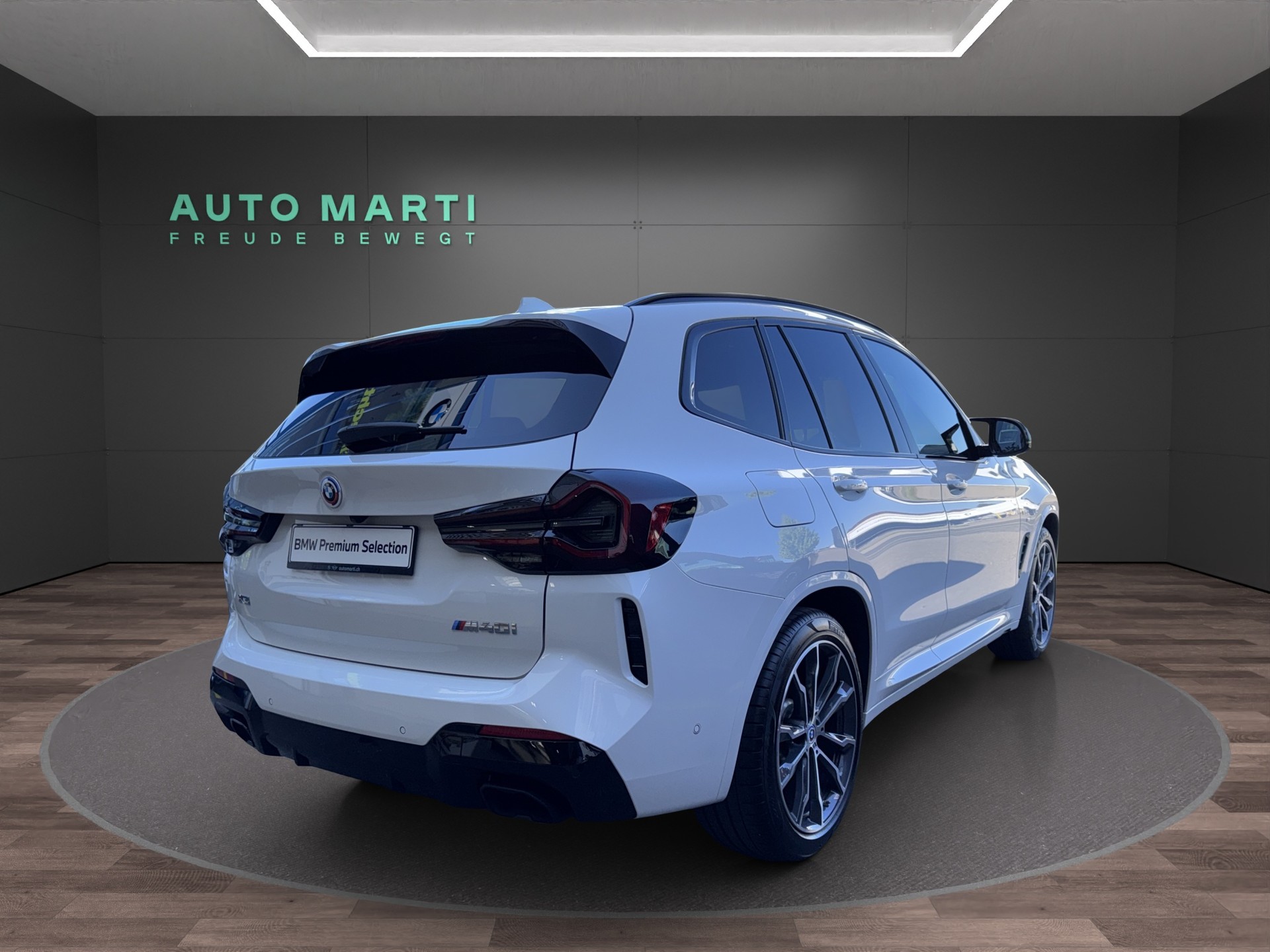 BMW X3 M40i-showroom-element-3